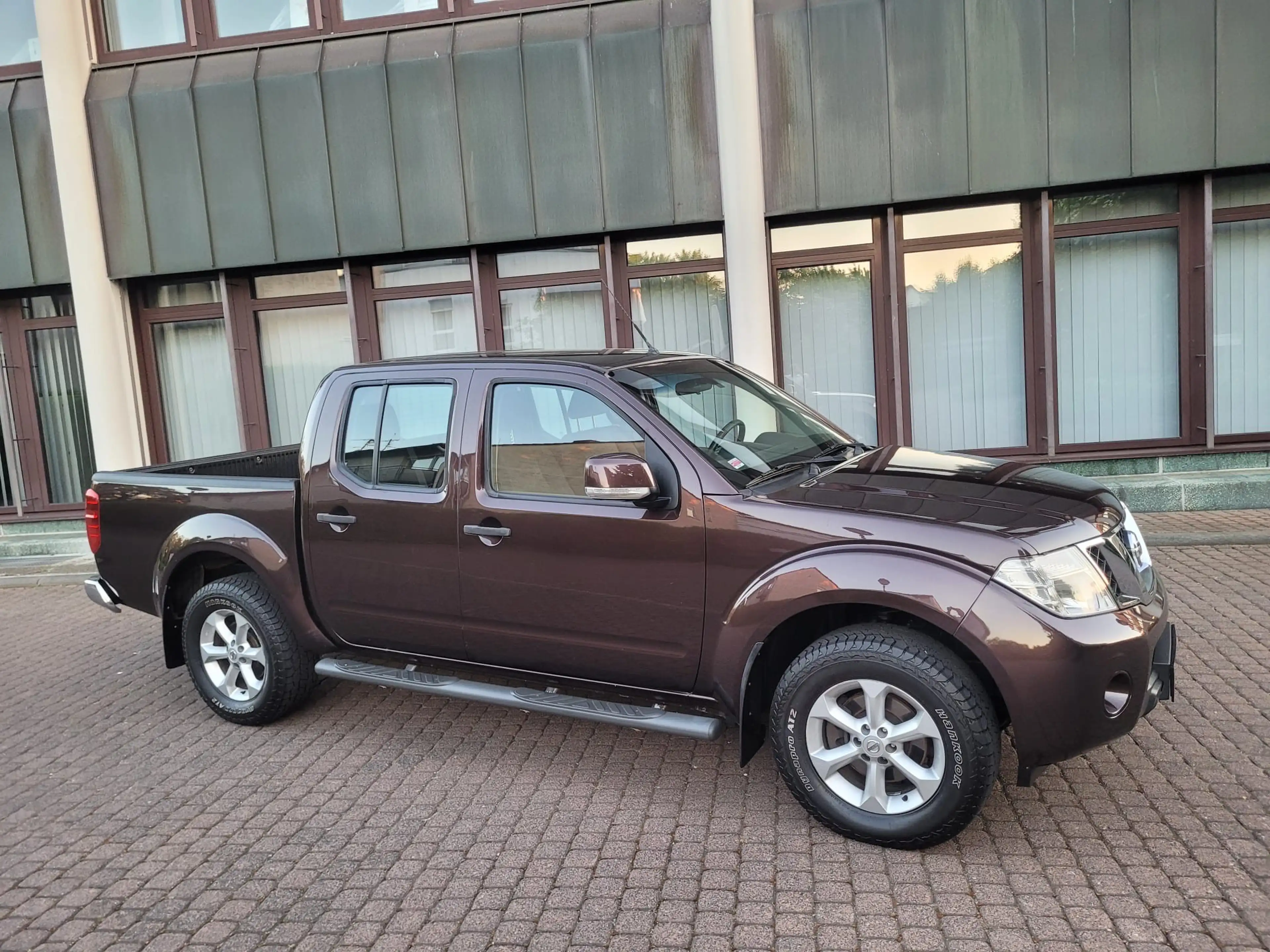 Nissan Navara Double Cab SE 4X4 — photo 9