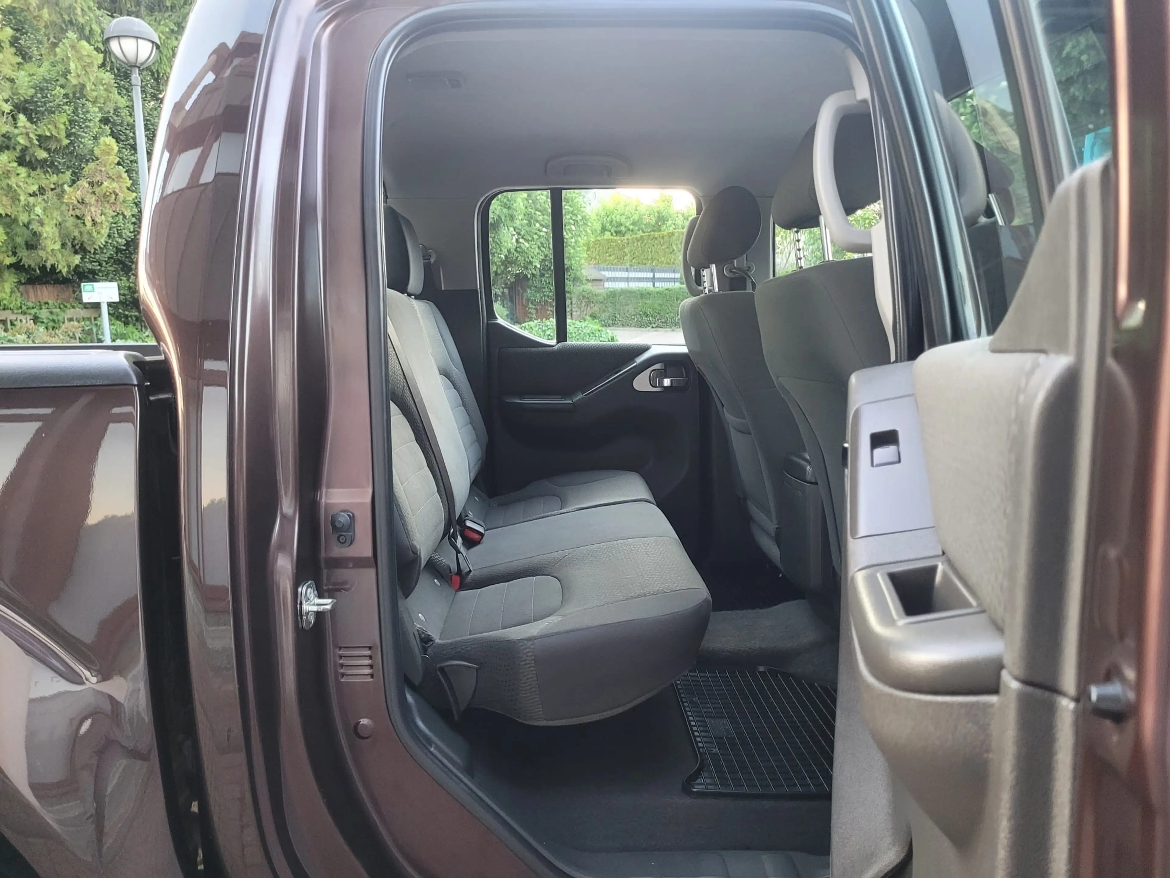Nissan Navara Double Cab SE 4X4 — photo 14