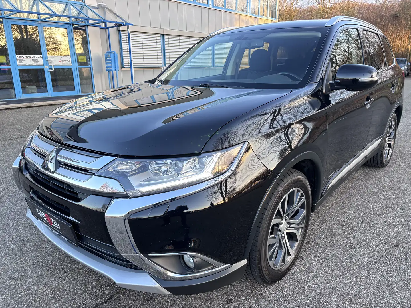 Mitsubishi Outlander 2.2 DI-D 4WD*1.HAND-EURO6-NAVI-WR-AHK* Noir - 1