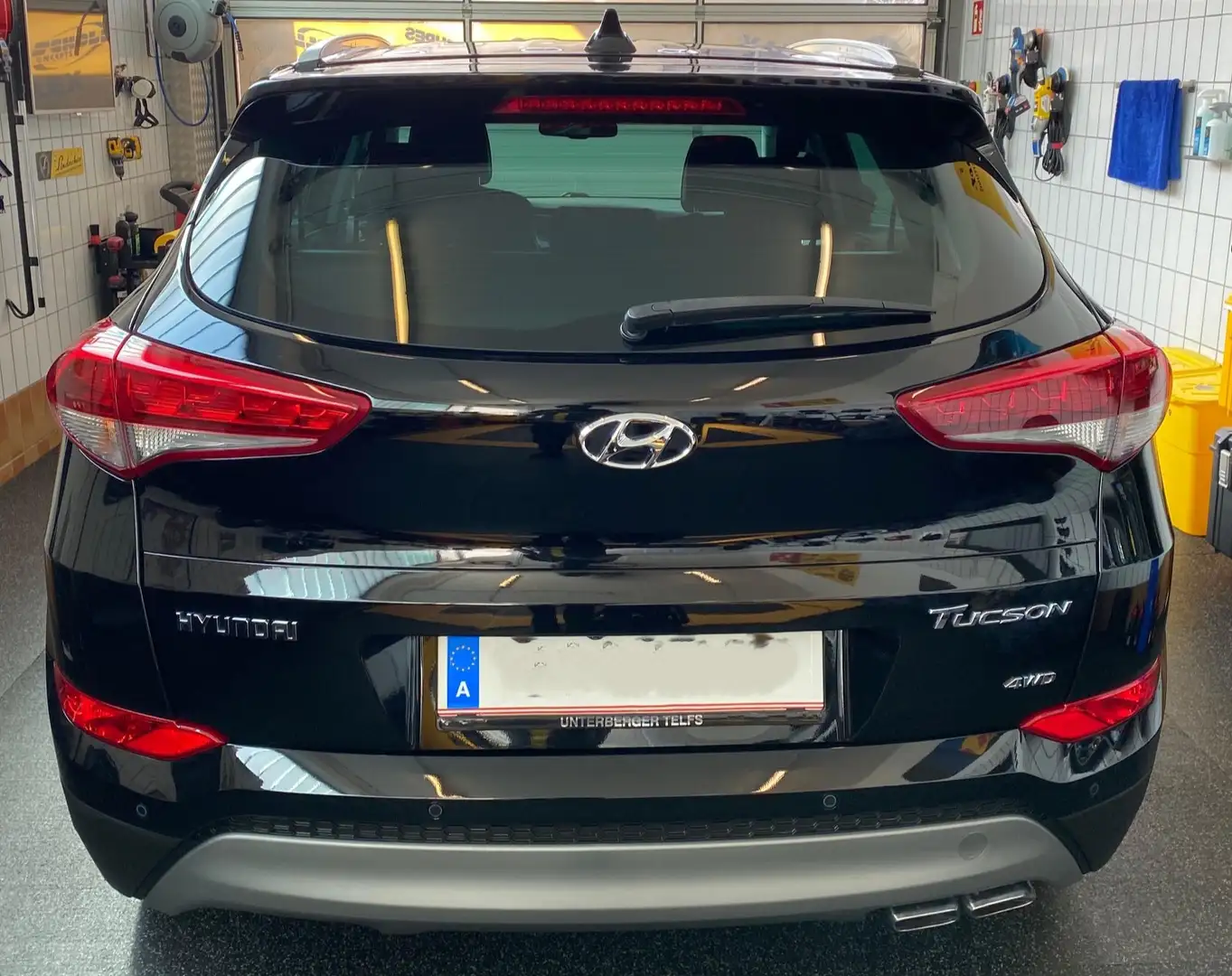 Hyundai TUCSON Tucson 2,0 CRDI 4WD Edition 25 Edition 25 Schwarz - 2