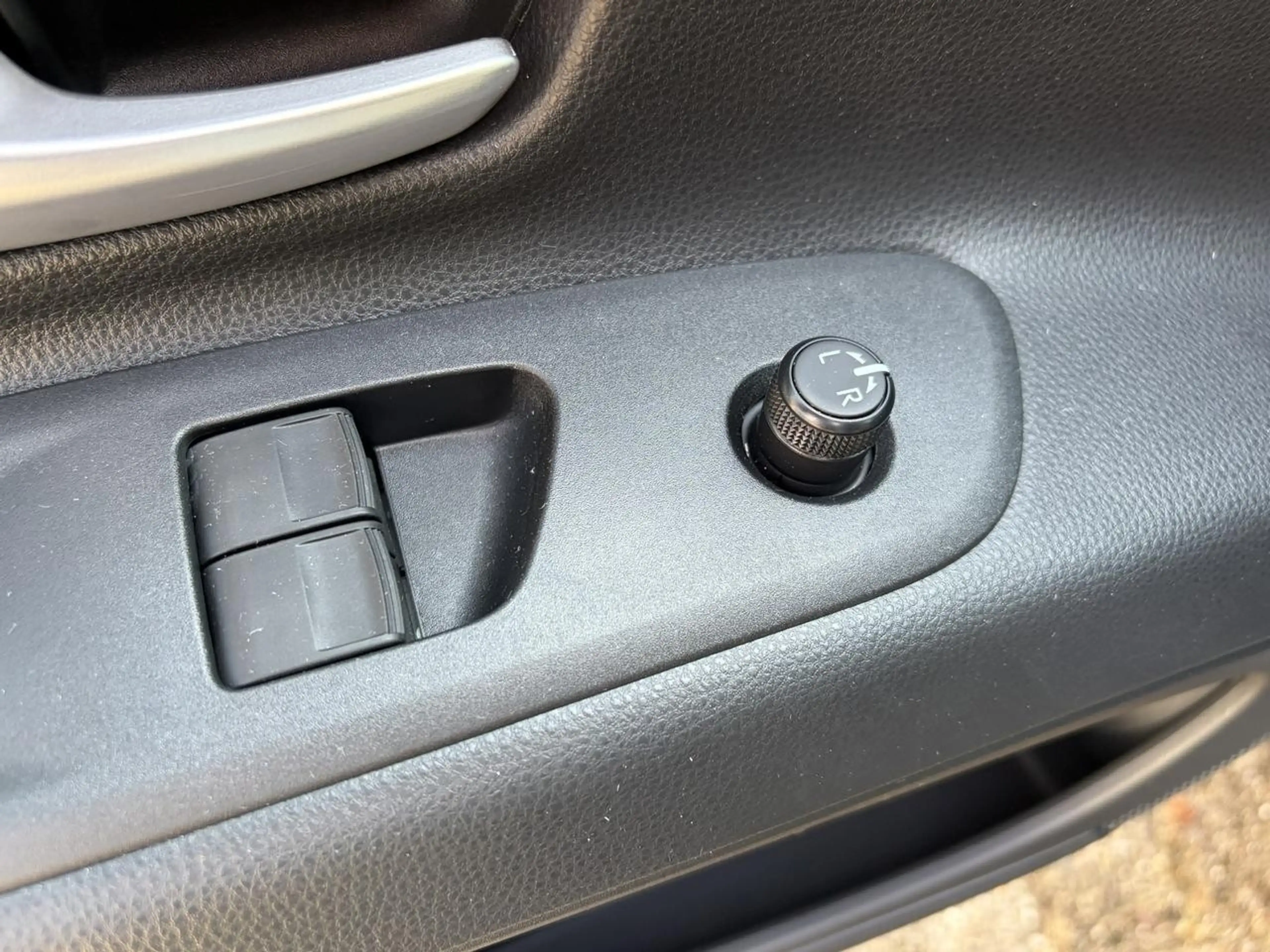 Toyota Aygo X 1.5 Hybrid 115 Pulse + Smart Pack A/T — photo 14
