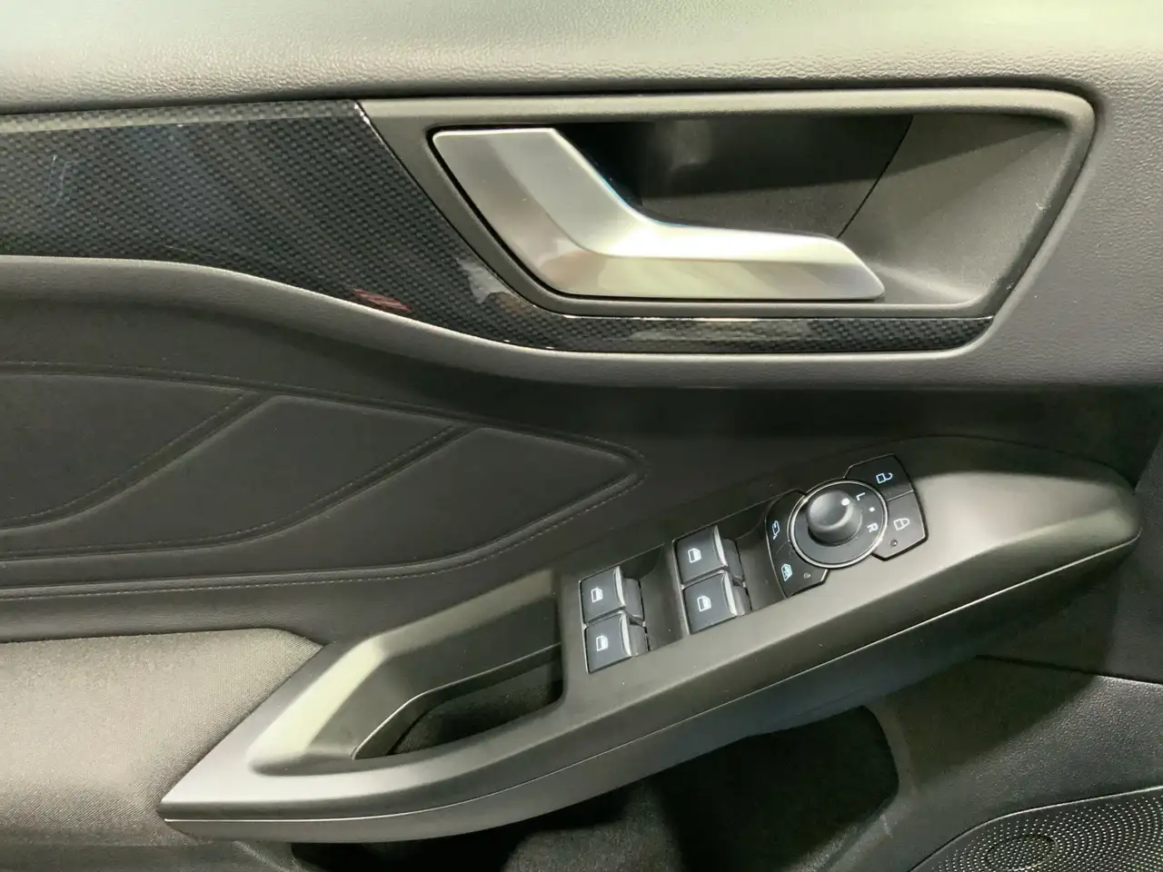 Ford Focus ST-Line X Turnier Aut.*AHK*ACC*HUD*KAM*NAVI*WINTER, миниатюра 16