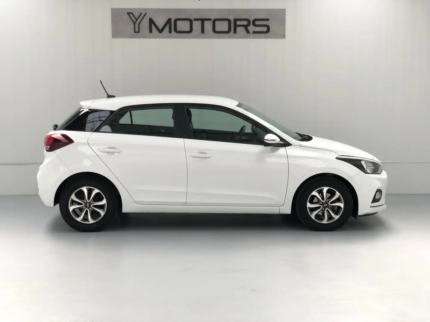 Hyundai i20 1.2i FACELIFT 47.000 KM CLIM APPLE CAR PLAY CAMERA Wit - 2