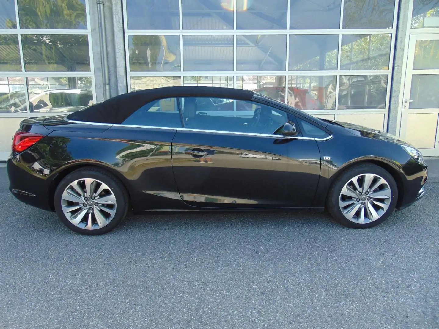 Opel Cascada Cascada 1.6 SIDI Turbo Innovation Schwarz - 2