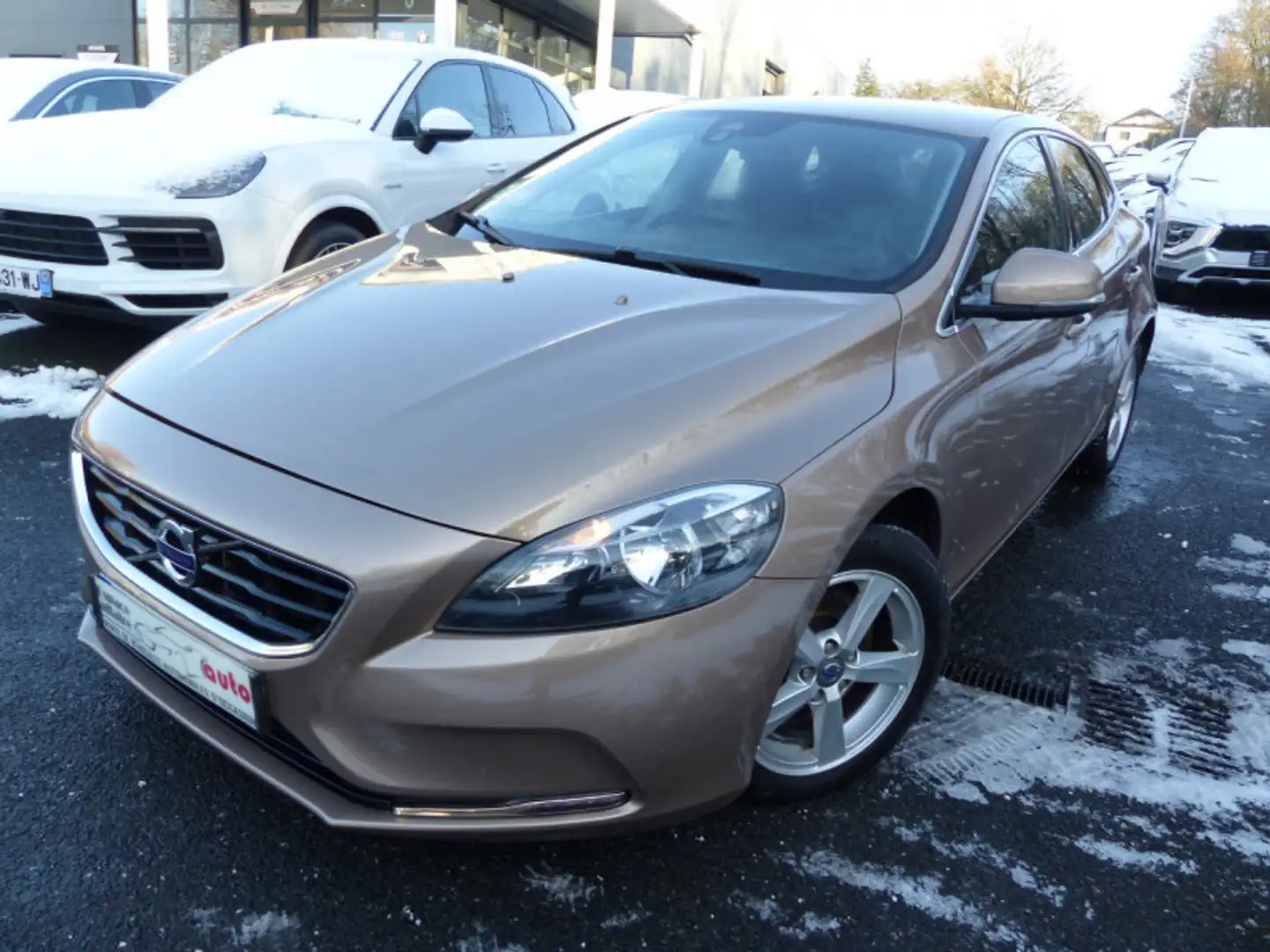 Volvo V40 D2 115CH START\u0026STOP MOMENTUM BUSINESS POWERSH Beige - 1