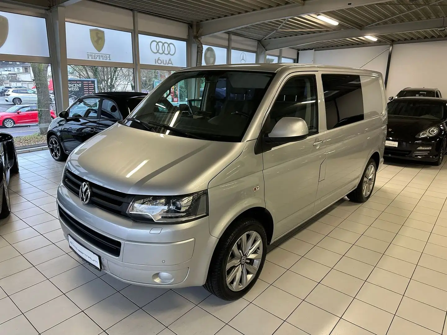 Volkswagen T5 4Motion Synchro Automatik Silber - 2
