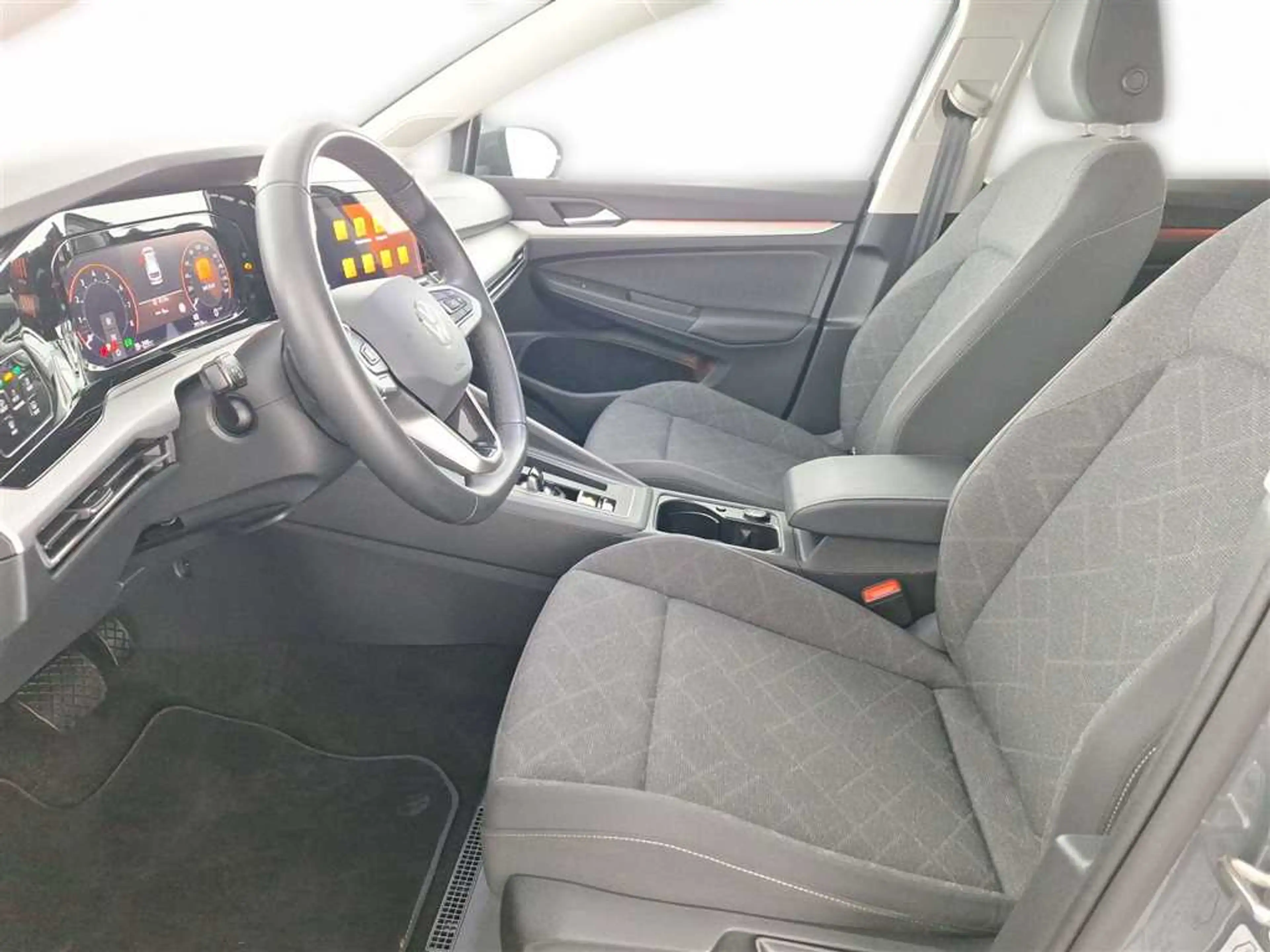 Volkswagen Golf Life 1.5 eTSI DSG — photo 8