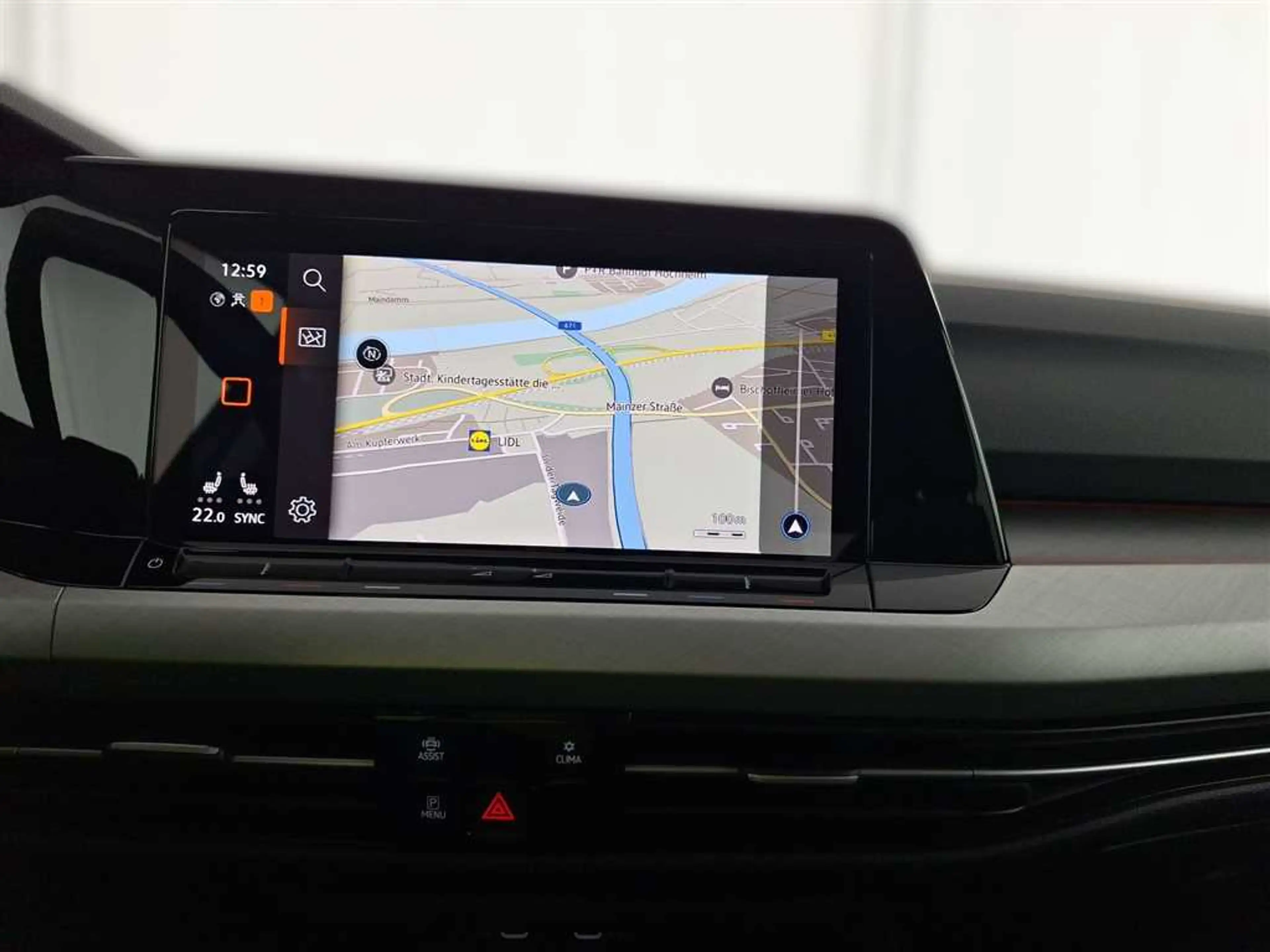 Volkswagen Golf Life 1.5 eTSI DSG — photo 11