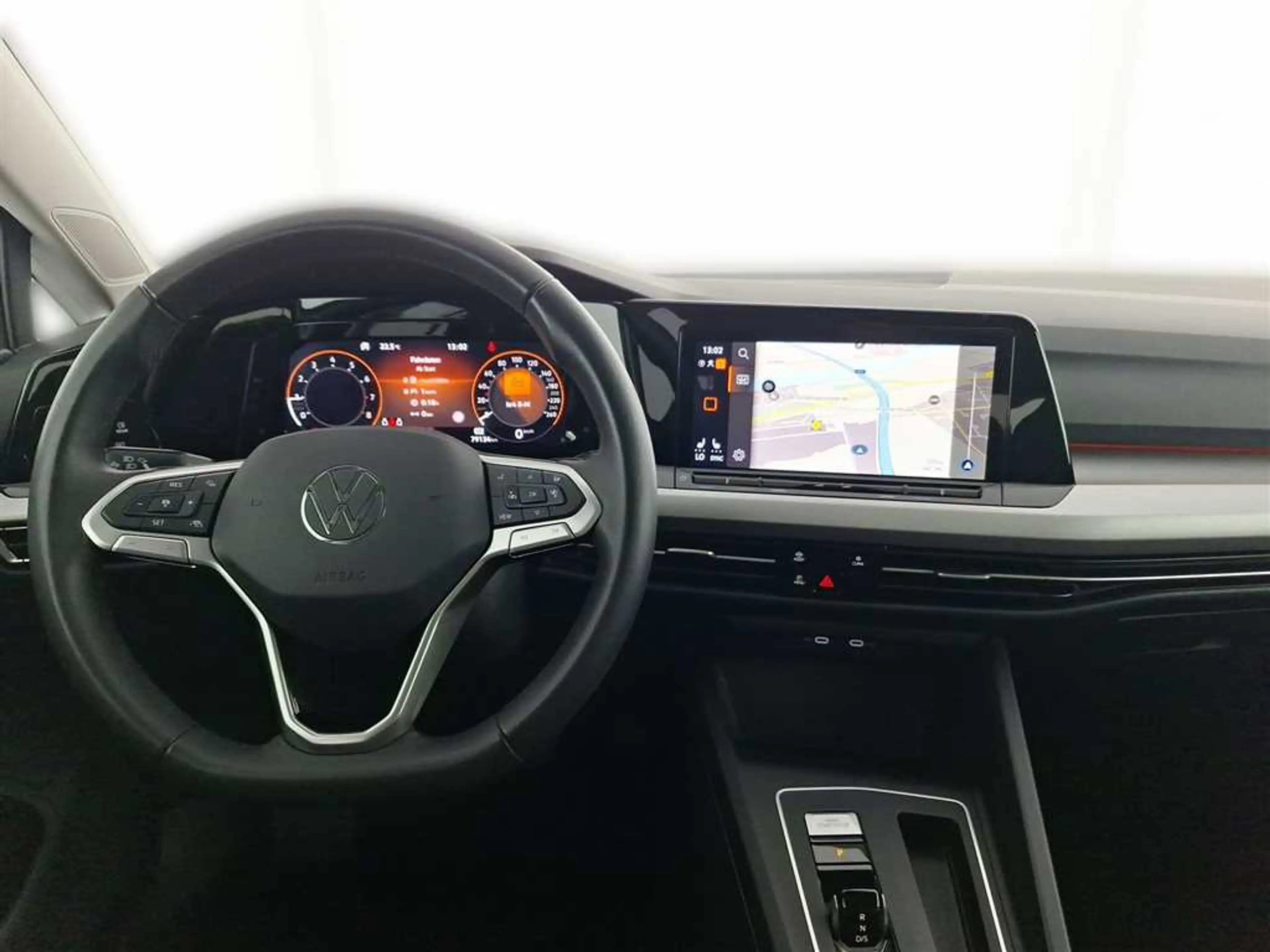 Volkswagen Golf Life 1.5 eTSI DSG — photo 9