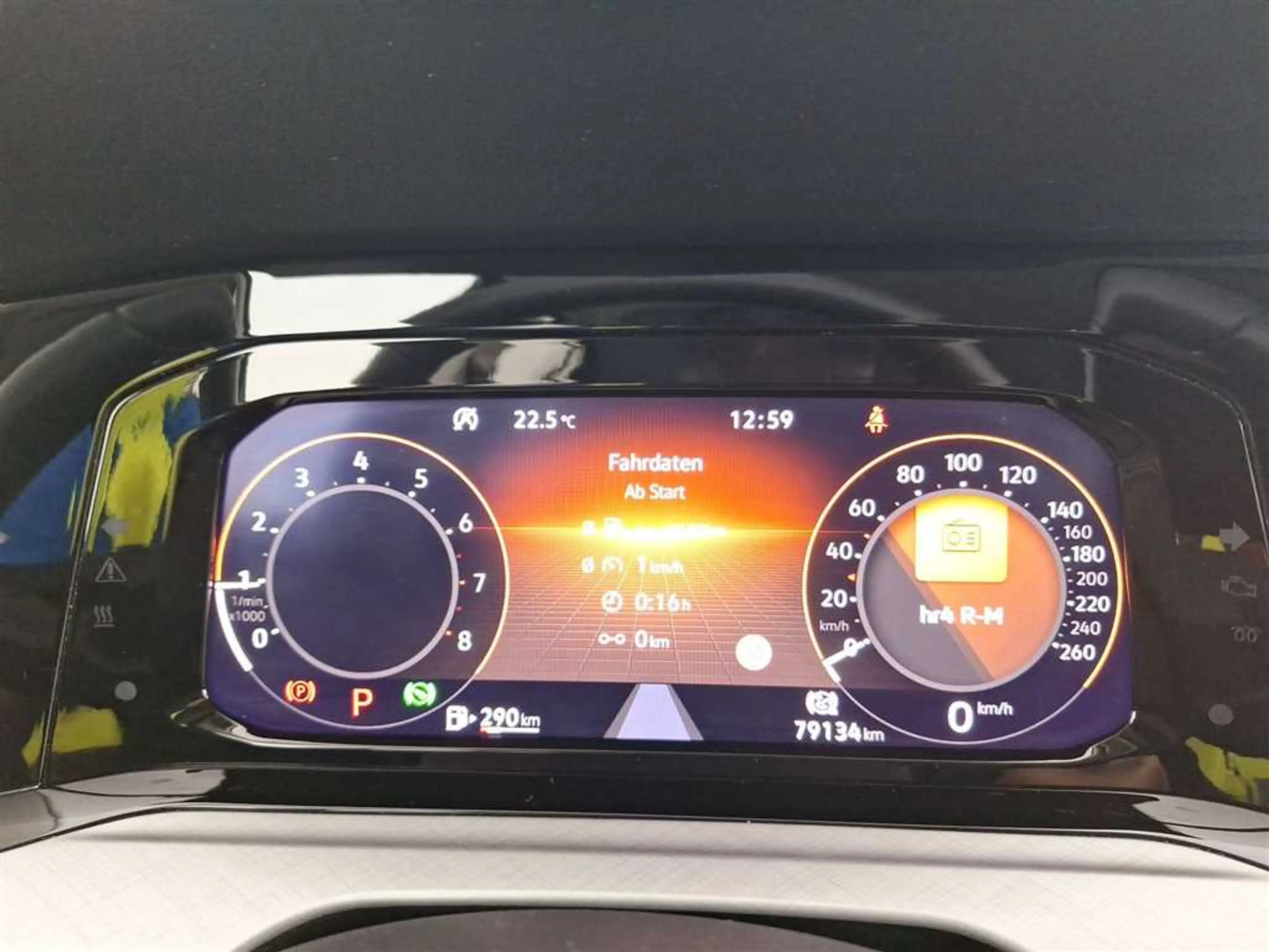 Volkswagen Golf Life 1.5 eTSI DSG — photo 10