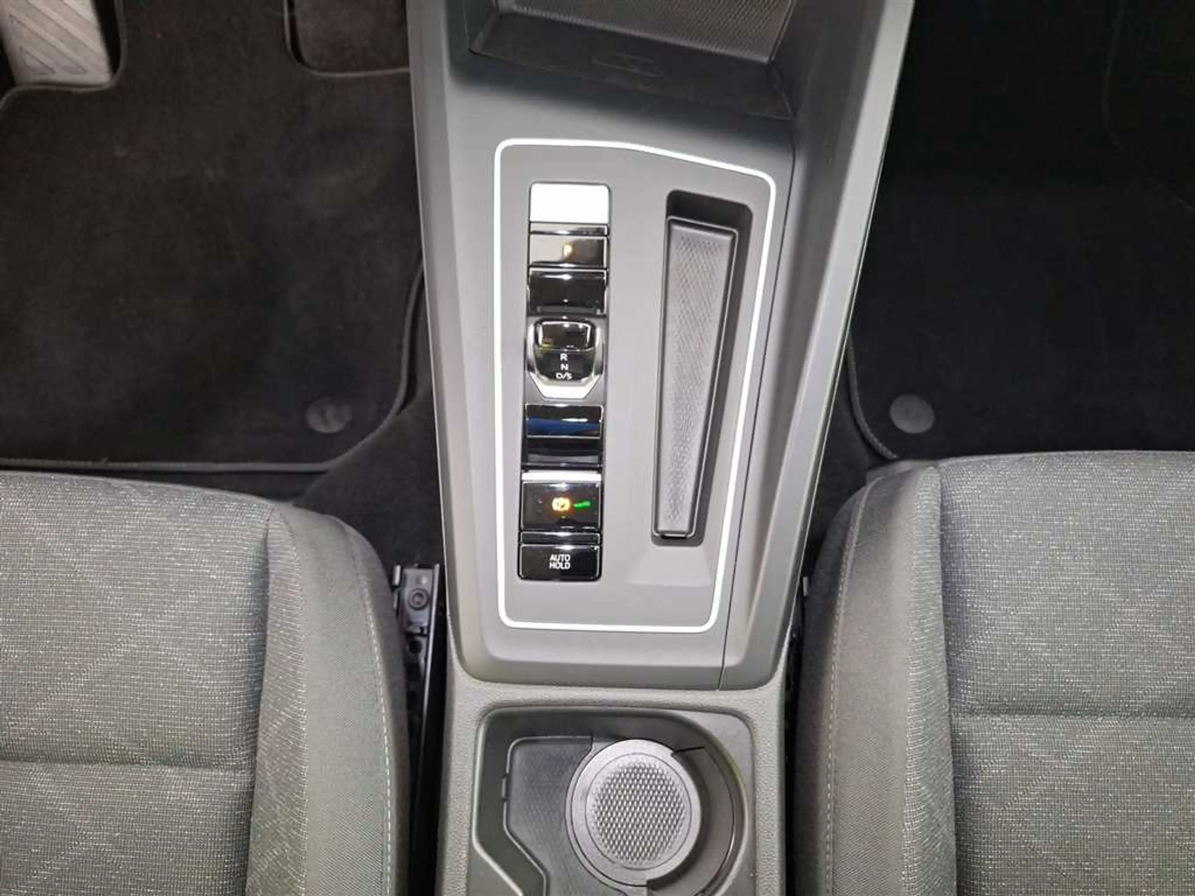 Volkswagen Golf Life 1.5 eTSI DSG — photo 14