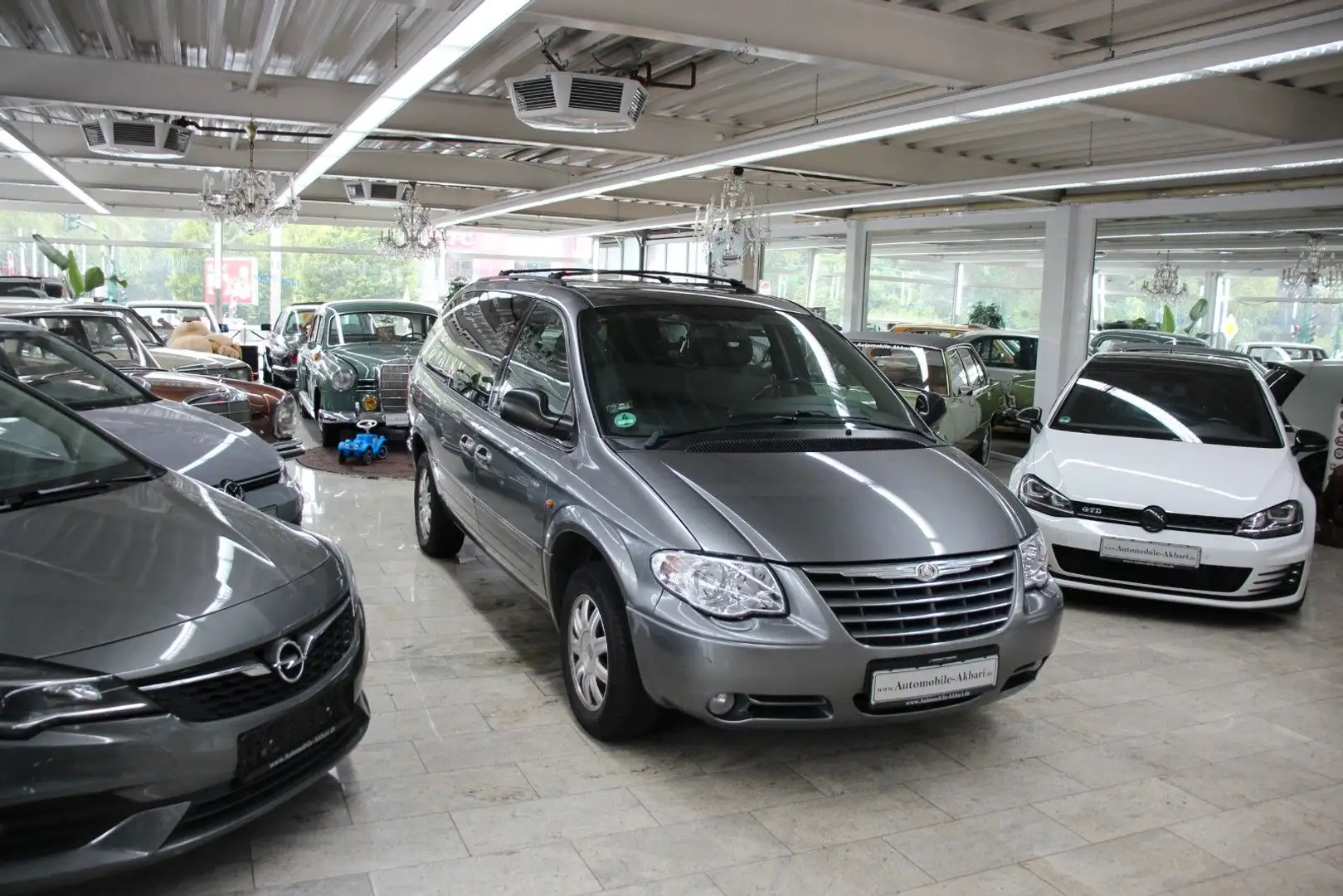 Chrysler Voyager Grand Voyager Limited 3.3 *7-Sitzer* Grau - 2