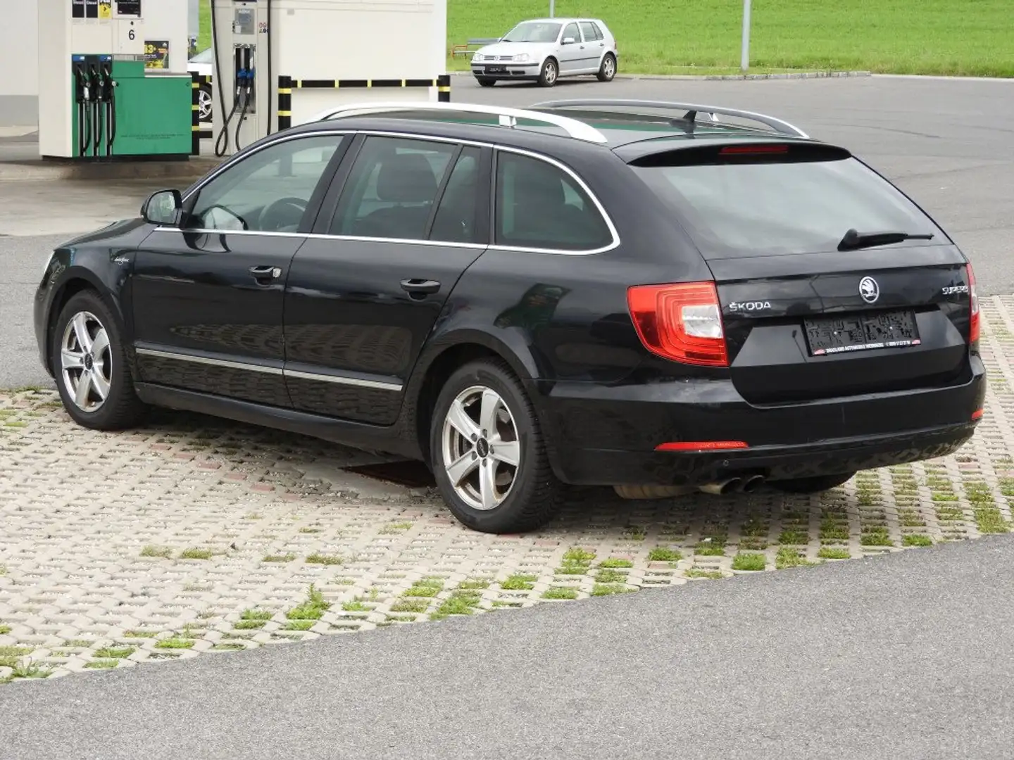 Skoda Superb +Leder+Xenon+Sitzmemory+BT Schwarz - 2