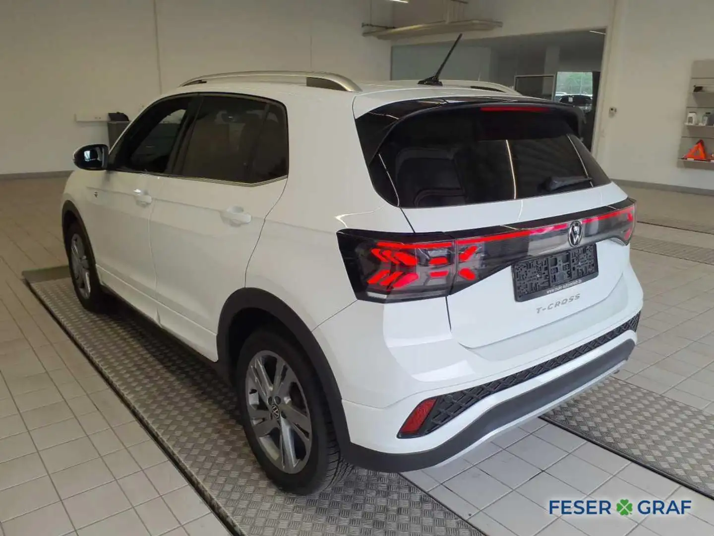 Volkswagen T-Cross R-Line 1.0 TSI DSG 116PS Weiß - 2