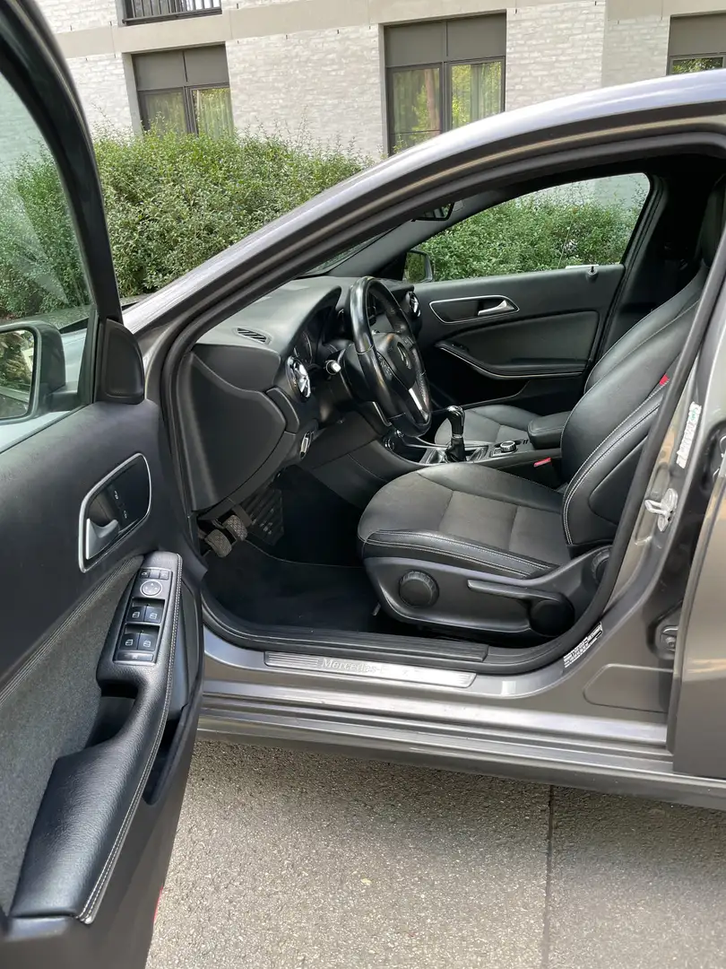 Mercedes-Benz A 180 Blue Efficiency Business Edition Gris - 2