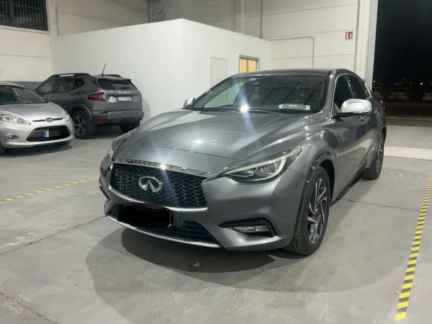 Infiniti Q30 city black edition Gris - 1