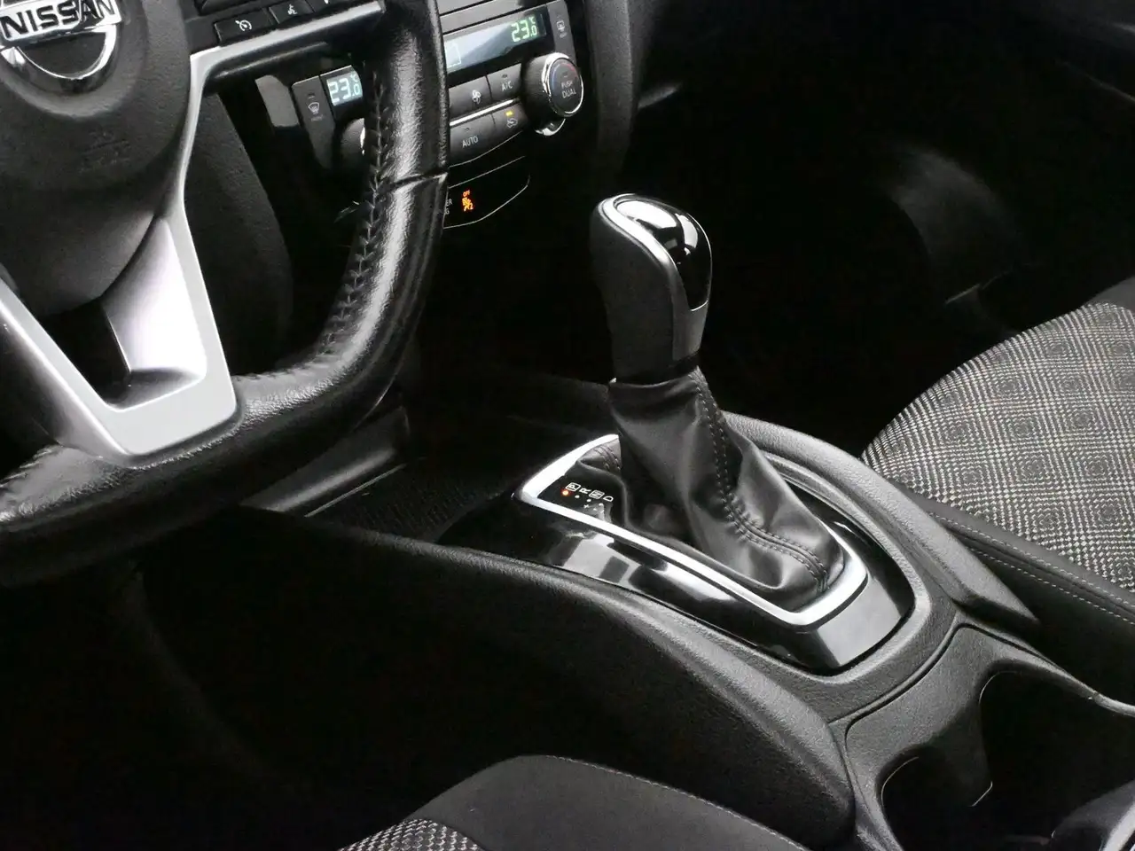 Nissan Qashqai снимка Nissan Qashqai