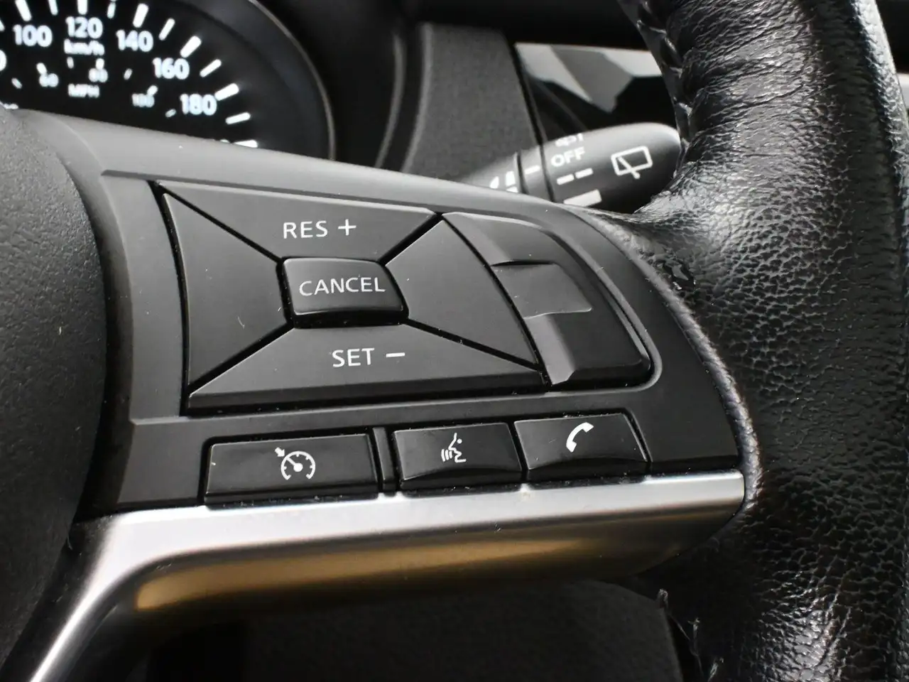 Nissan Qashqai снимка Nissan Qashqai