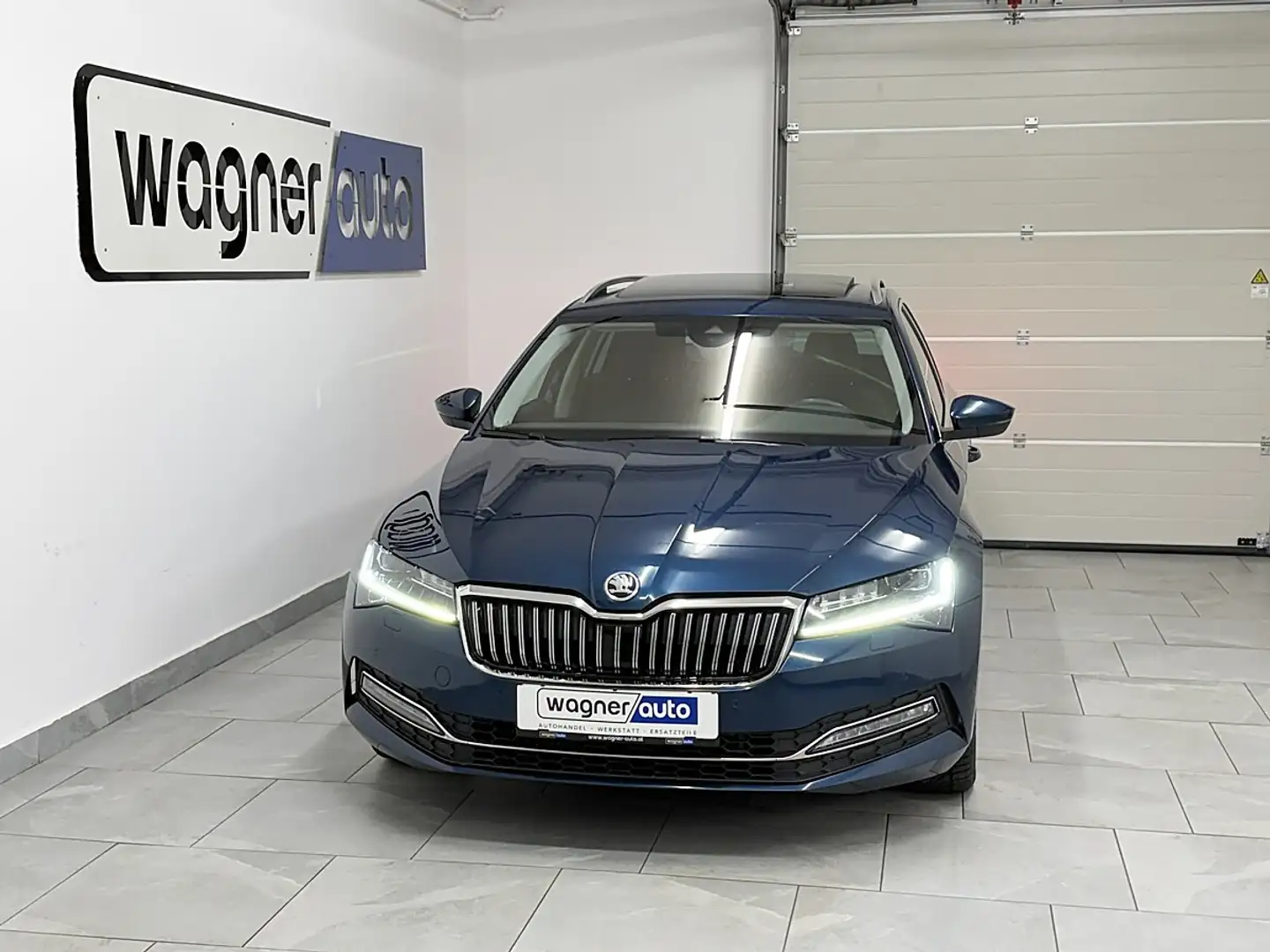 Skoda Superb Kombi 2,0 TDI Style DSG.Matrix LED/ACC/Navi/Pan... Blau - 1