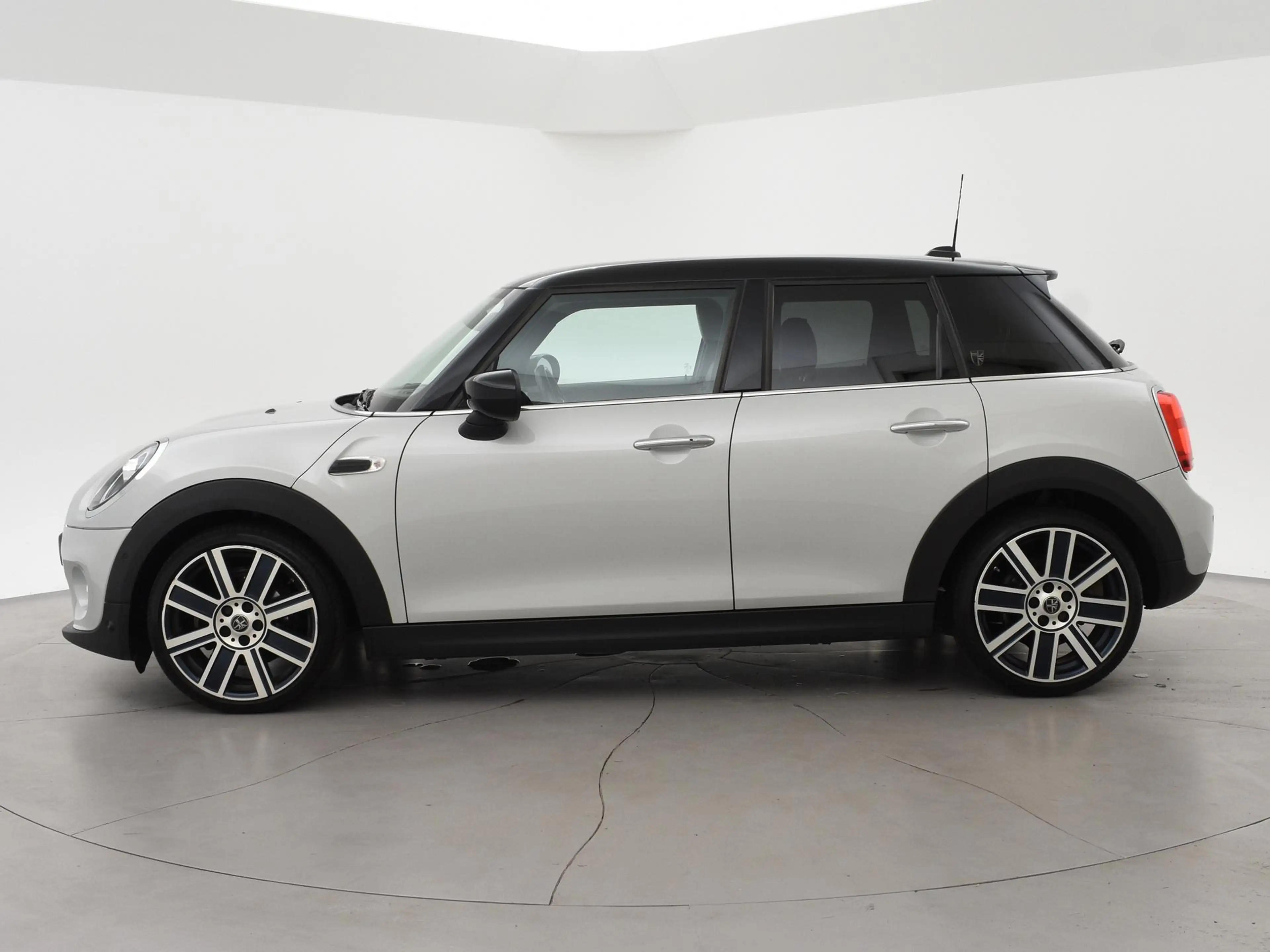 MINI Cooper 5-Deurs 1.5 AUT. + LEDER | UNION JACK LED | HARMAN — photo 5