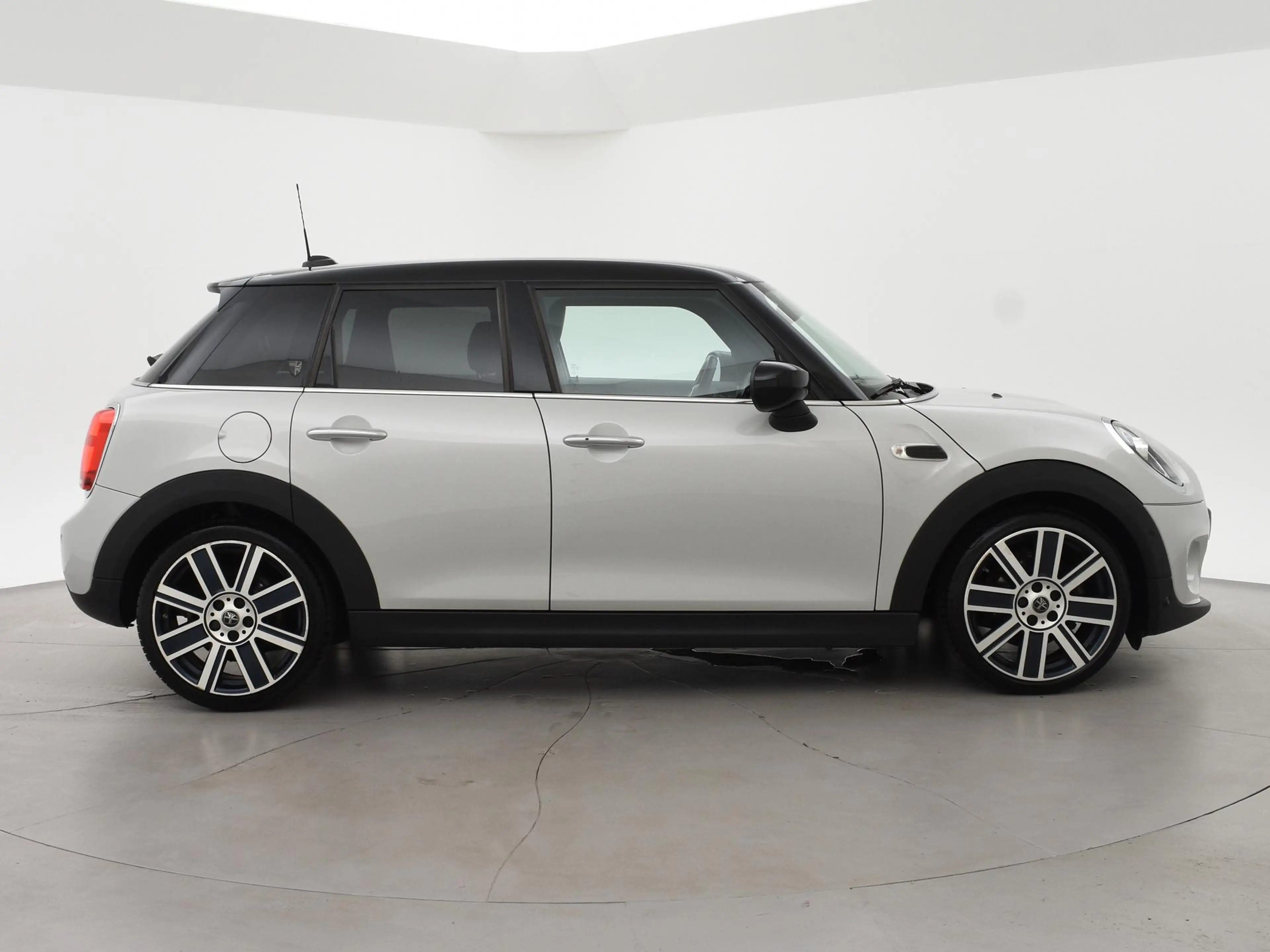MINI Cooper 5-Deurs 1.5 AUT. + LEDER | UNION JACK LED | HARMAN — photo 12
