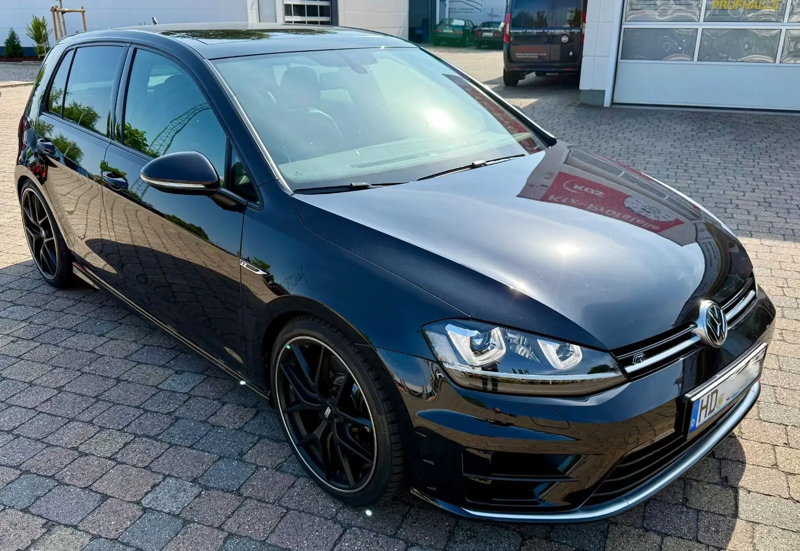Volkswagen Golf VII Lim. R BMT 4Motion HGP K353 Zwart - 2