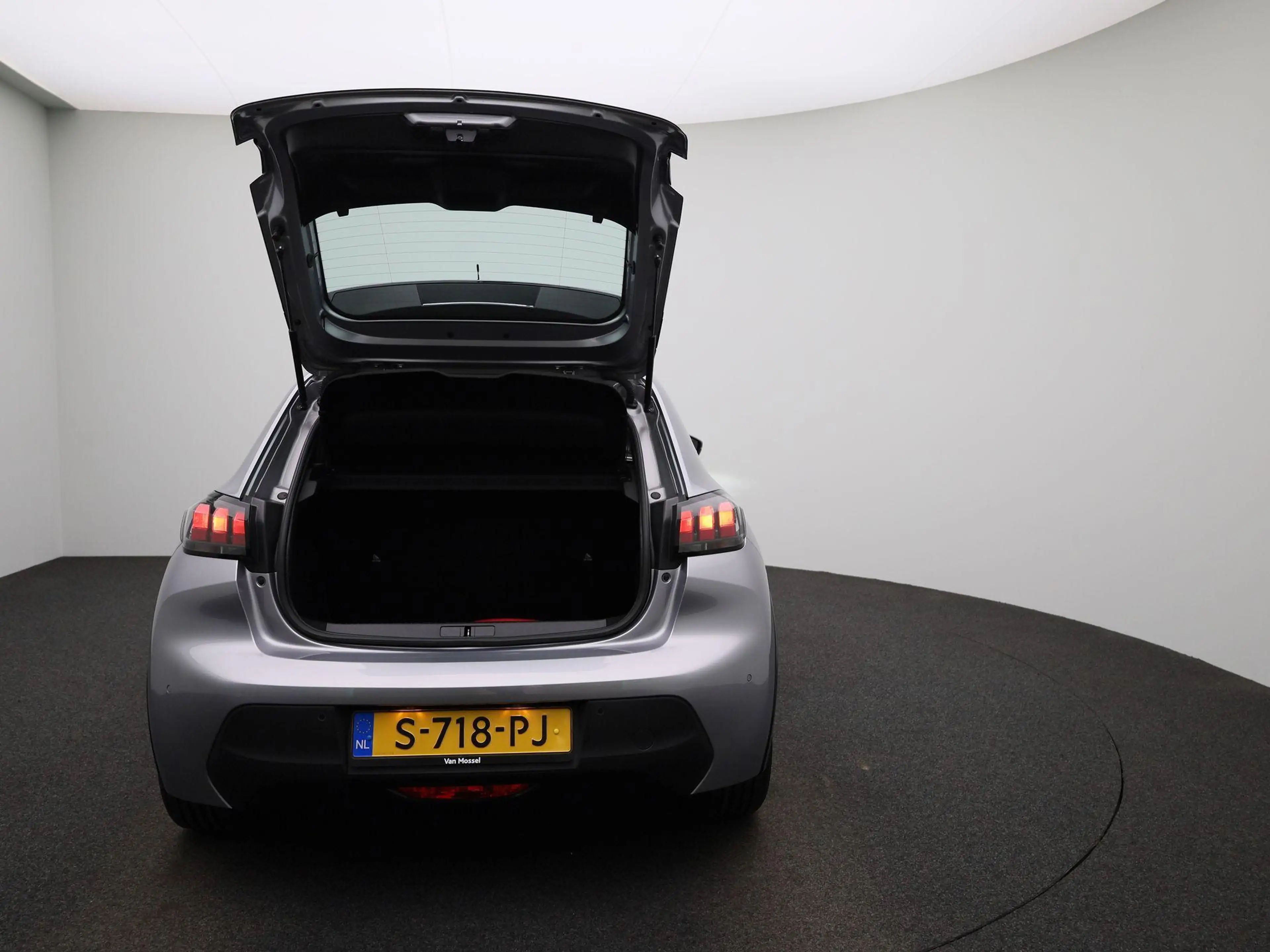 Peugeot e-208 EV Active Pack 50 kWh — photo 11