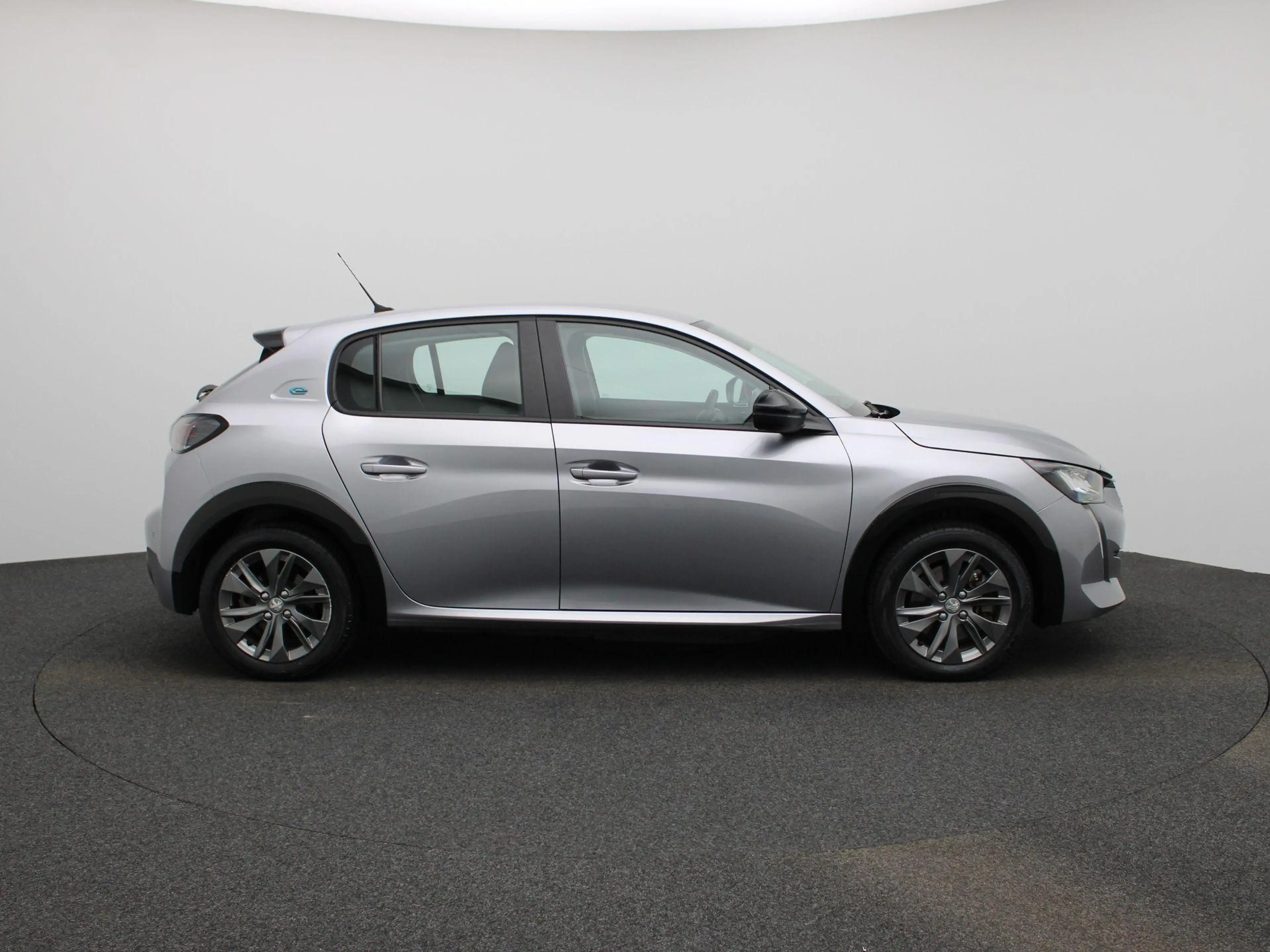 Peugeot e-208 EV Active Pack 50 kWh — photo 6