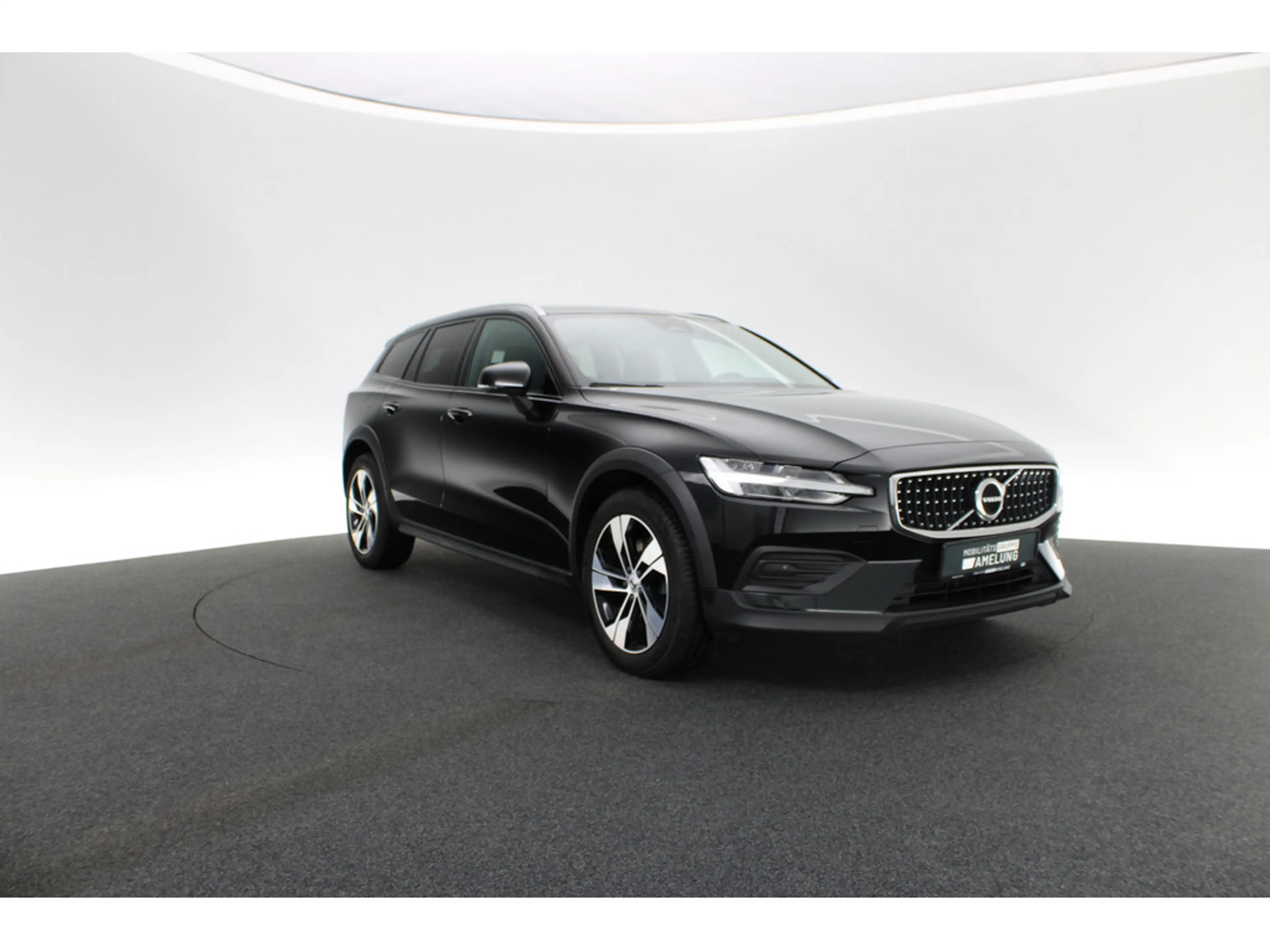 Volvo V60 Cross Country 2.0 Plus AWD — photo 8