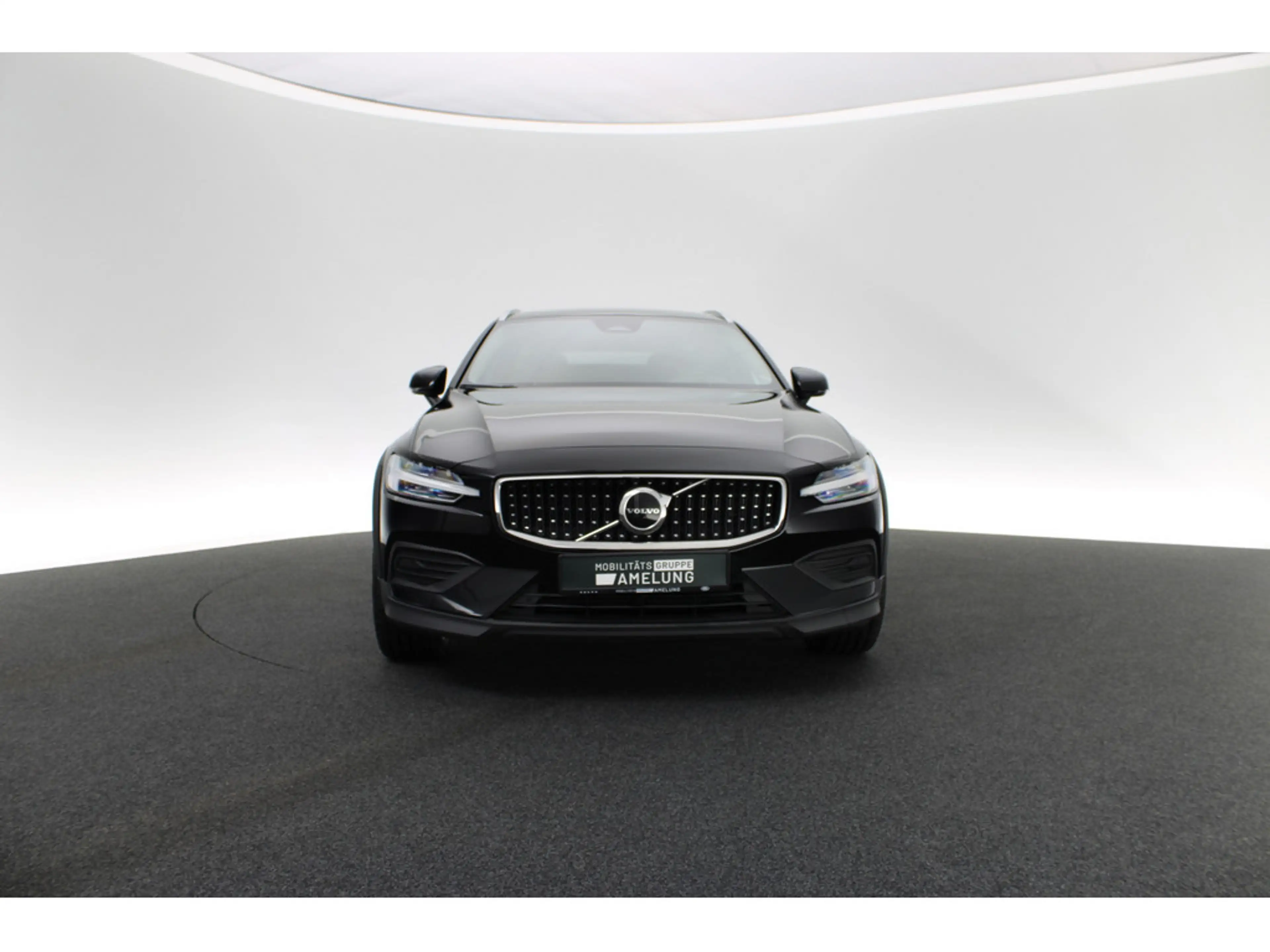 Volvo V60 Cross Country 2.0 Plus AWD — photo 9