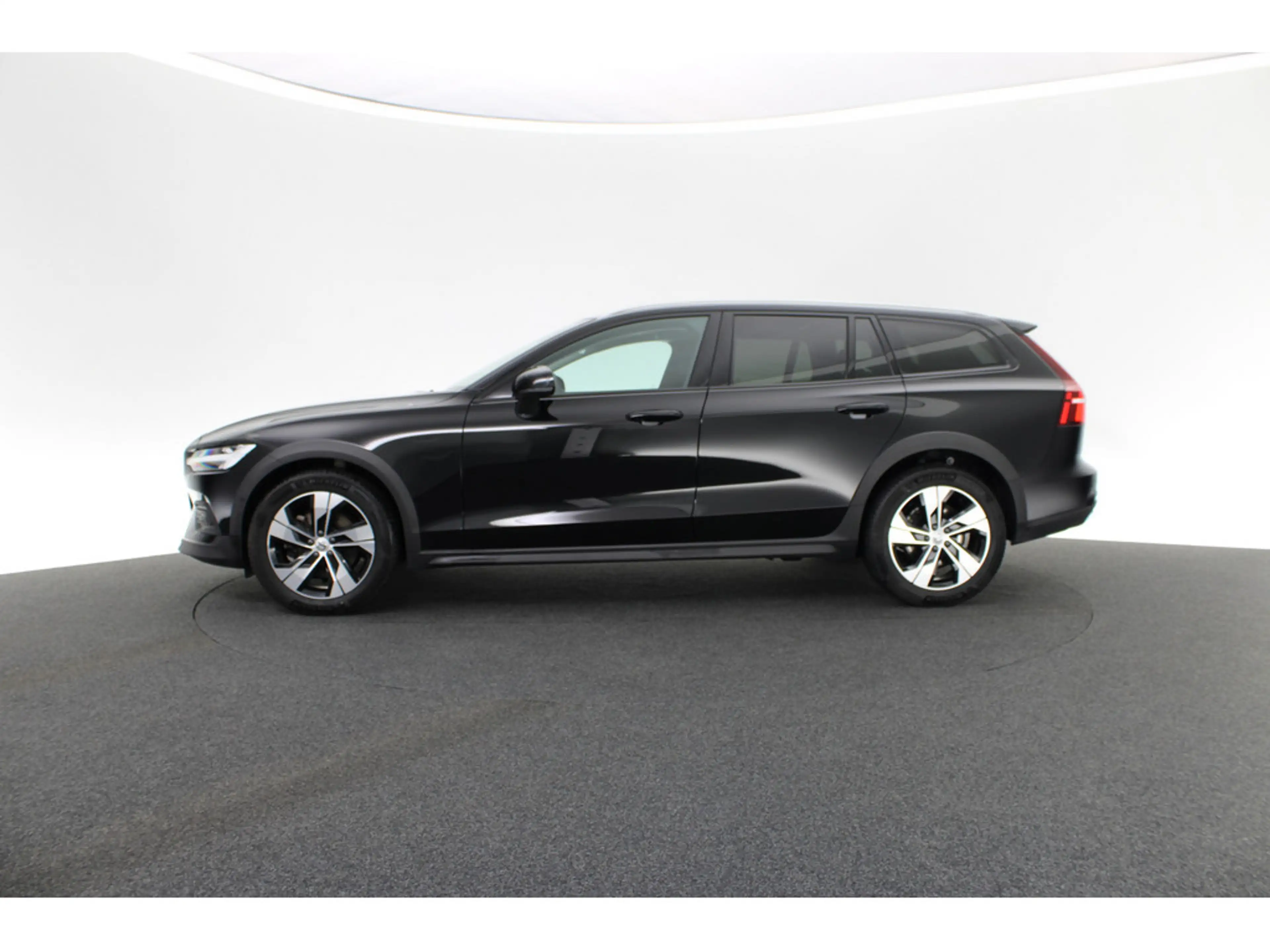 Volvo V60 Cross Country 2.0 Plus AWD — photo 2