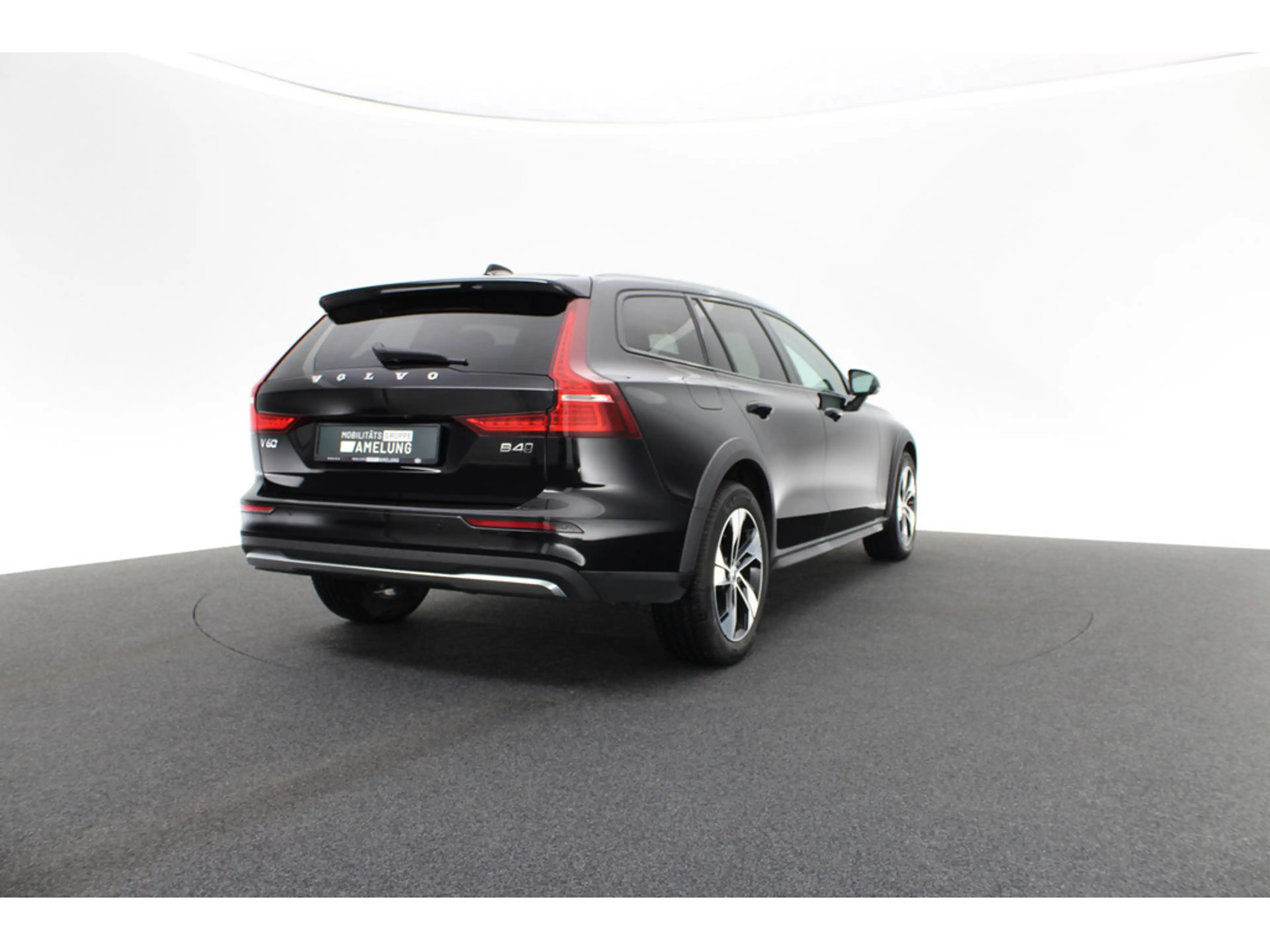 Volvo V60 Cross Country 2.0 Plus AWD — photo 6