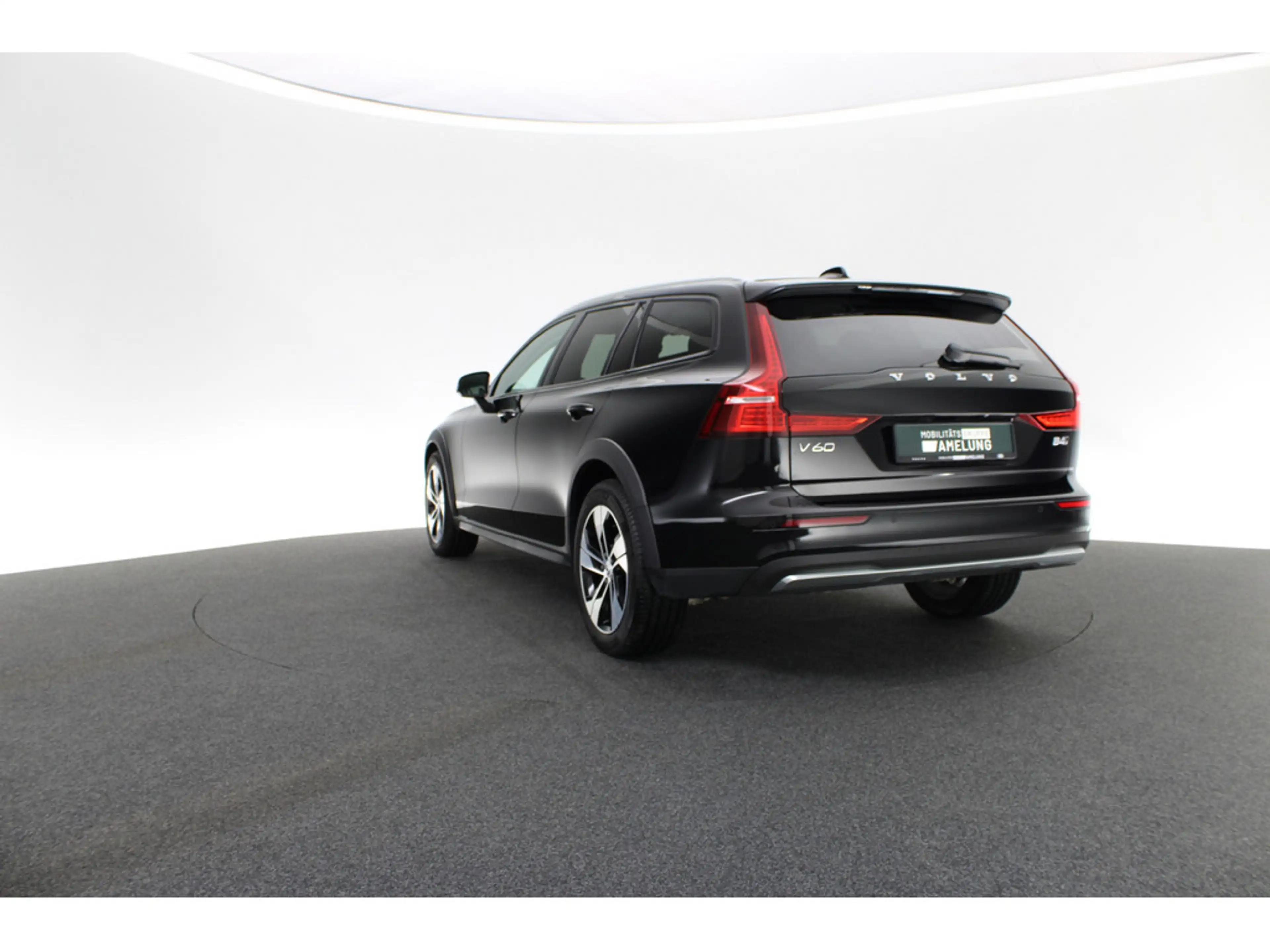 Volvo V60 Cross Country 2.0 Plus AWD — photo 3