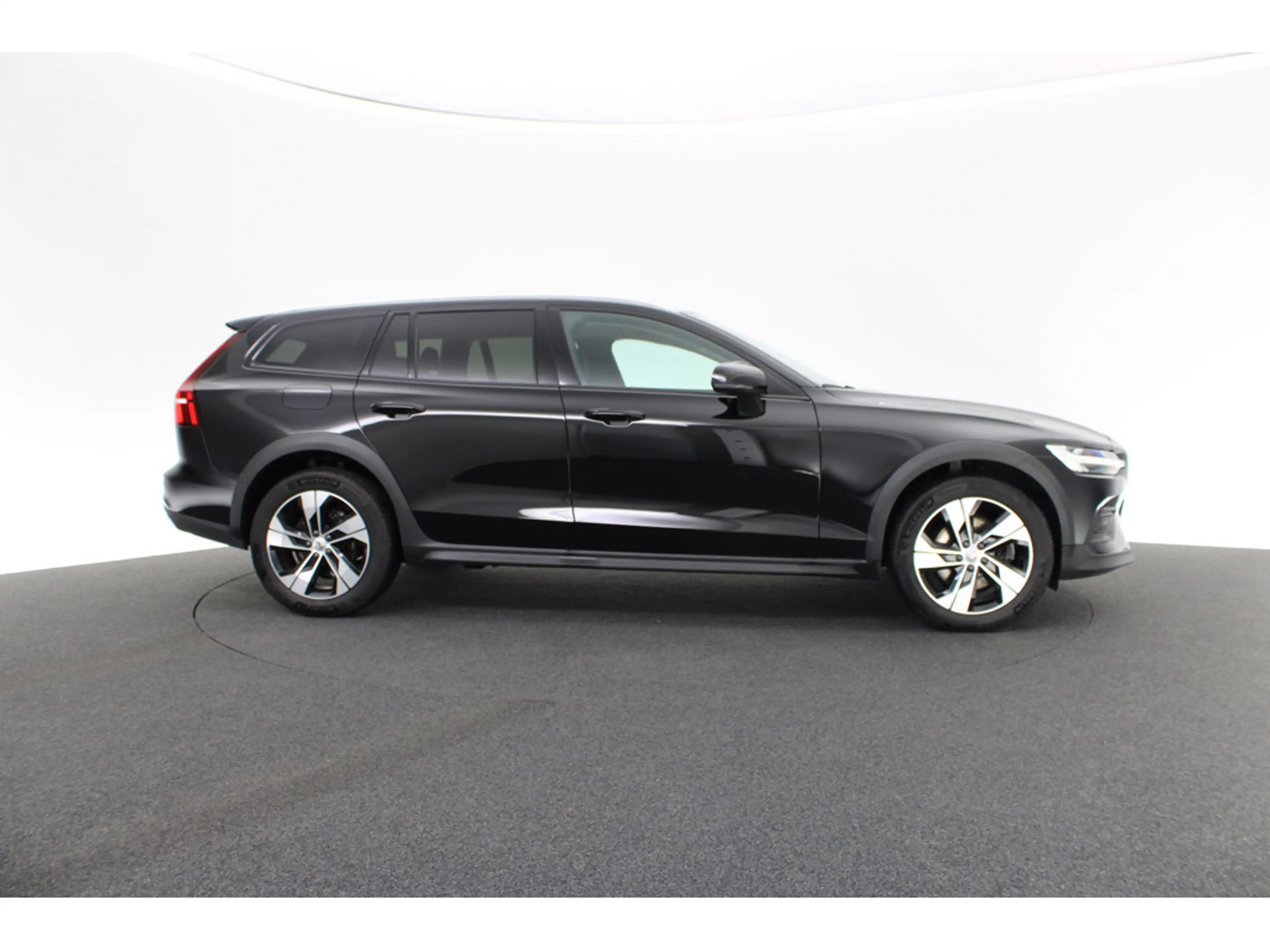 Volvo V60 Cross Country 2.0 Plus AWD — photo 7