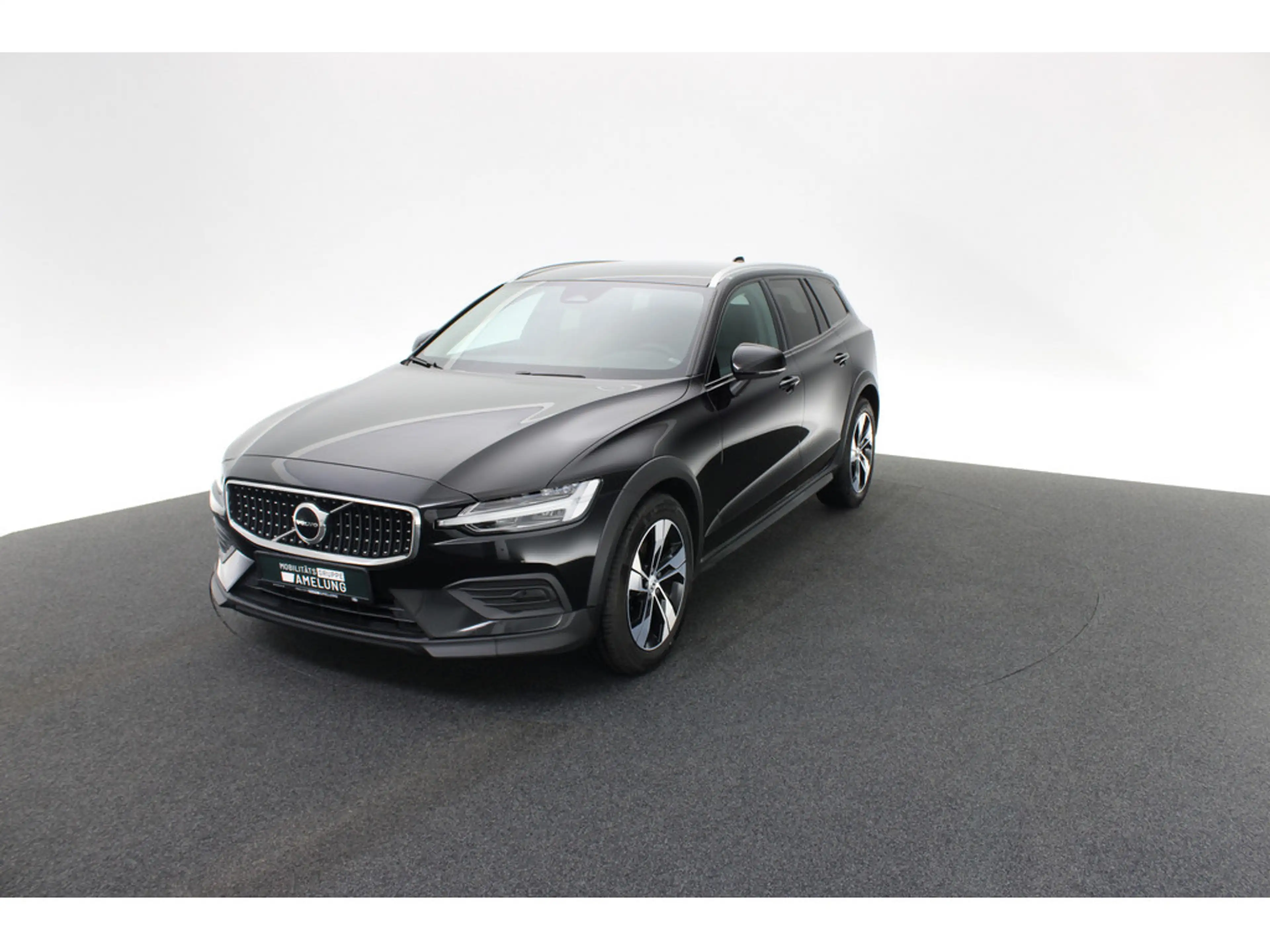 Volvo V60 Cross Country 2.0 Plus AWD — photo 13