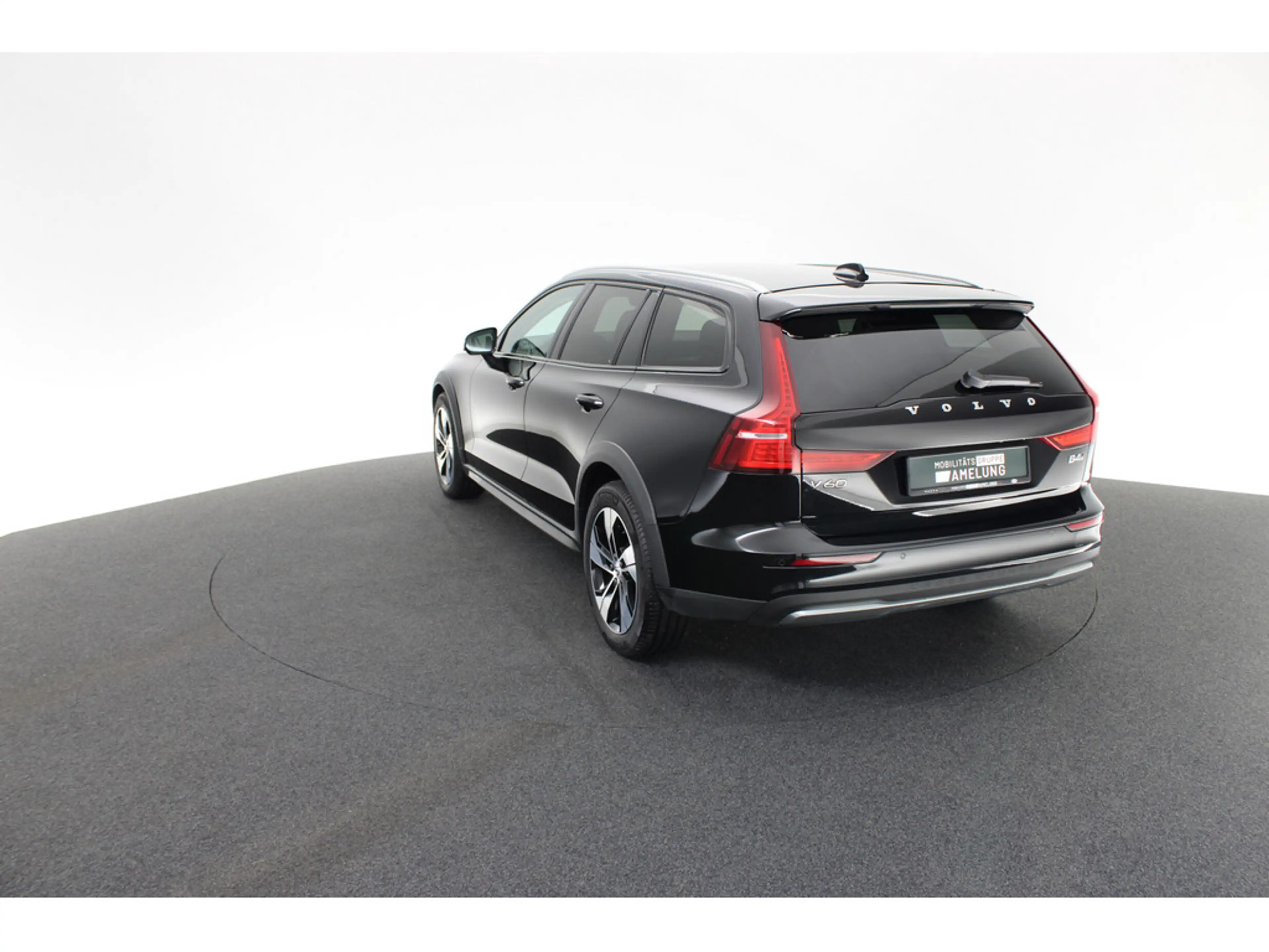 Volvo V60 Cross Country 2.0 Plus AWD — photo 14