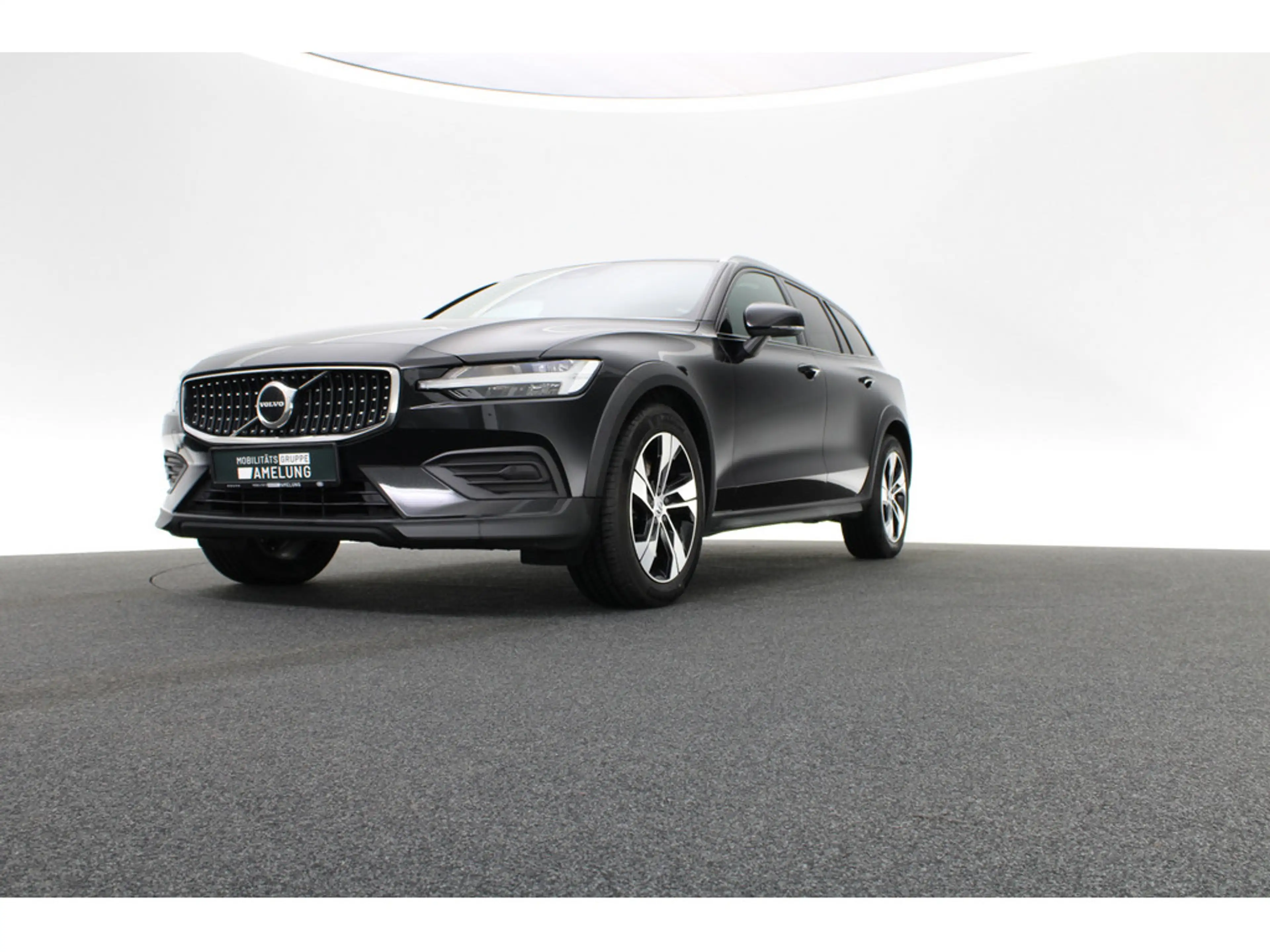 Volvo V60 Cross Country 2.0 Plus AWD — photo 11