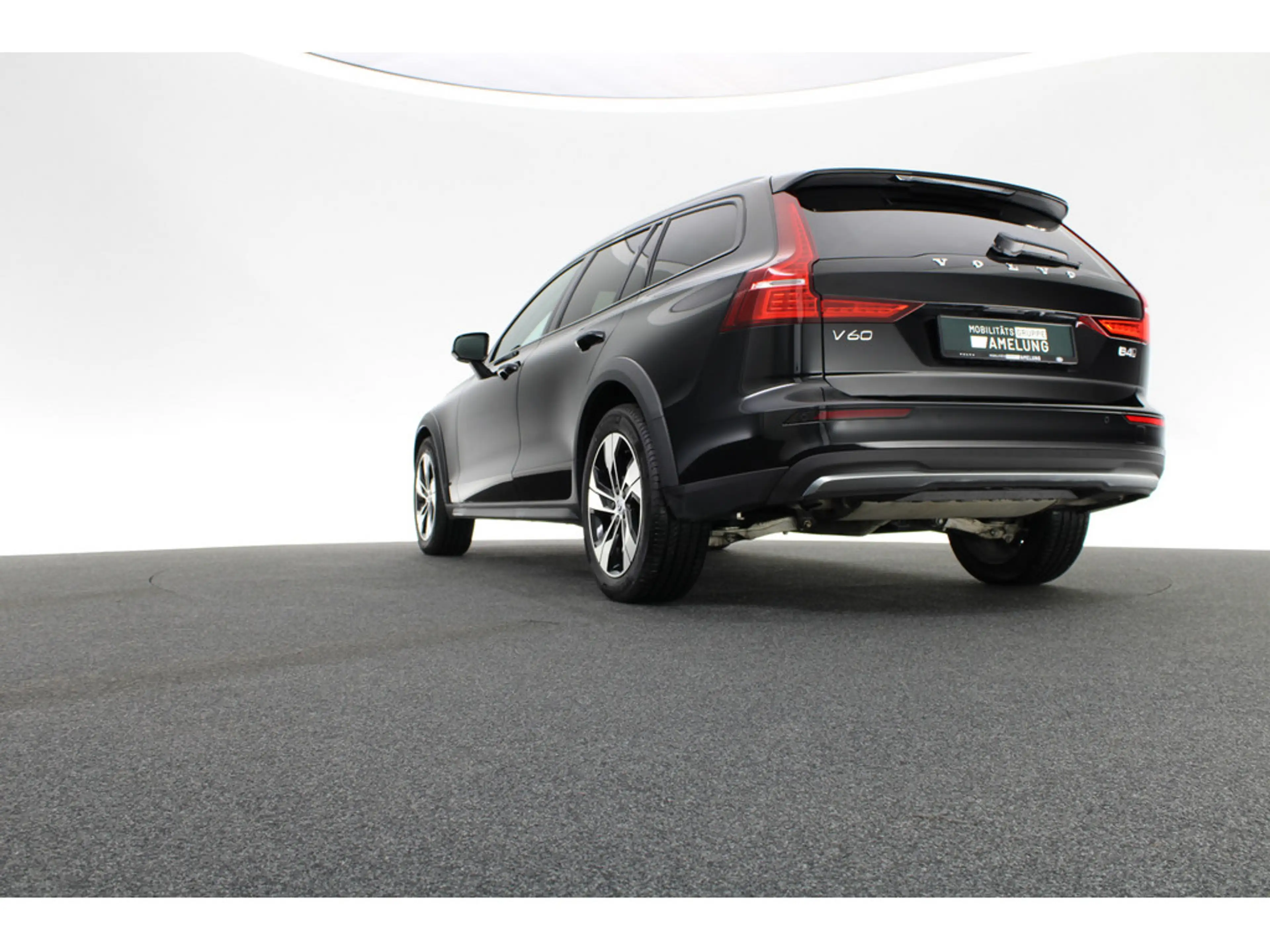 Volvo V60 Cross Country 2.0 Plus AWD — photo 12