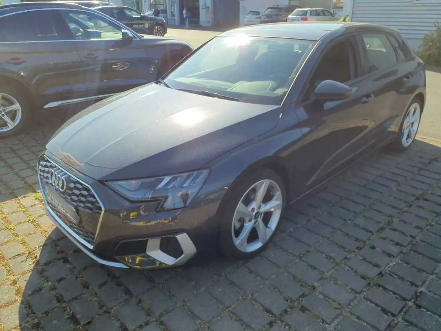 Audi A3 35 TFSI advanced +AHK+KAMERA+PANO+ Grau - 2