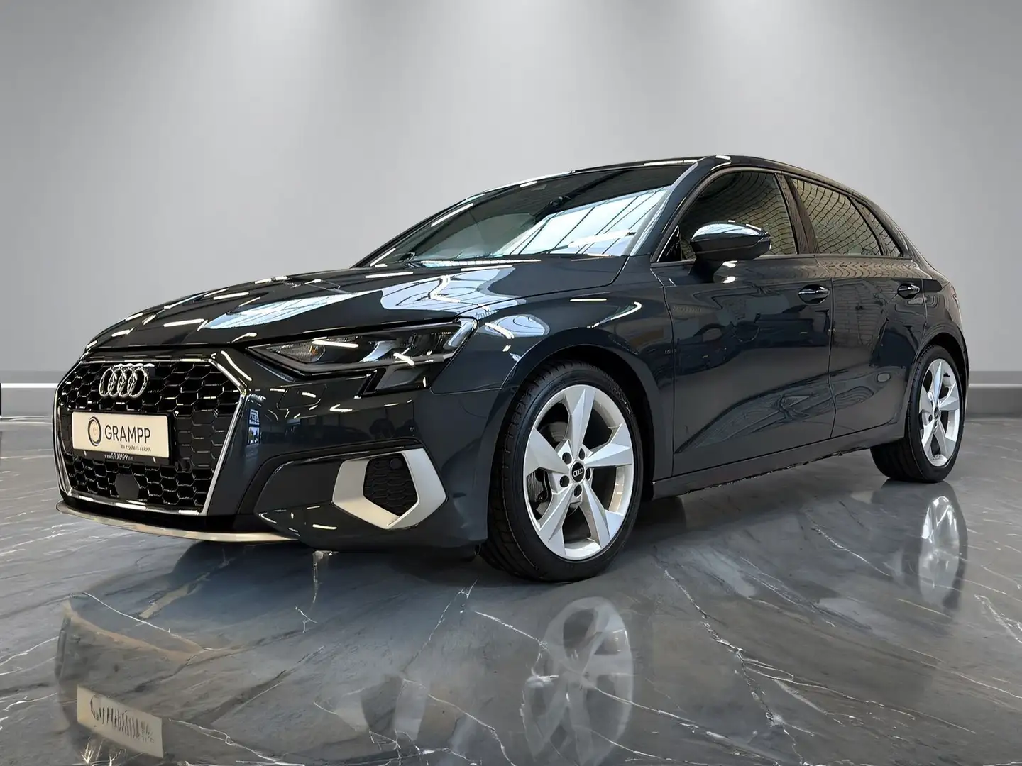 Audi A3 35 TFSI advanced +AHK+KAMERA+PANO+ Grau - 2