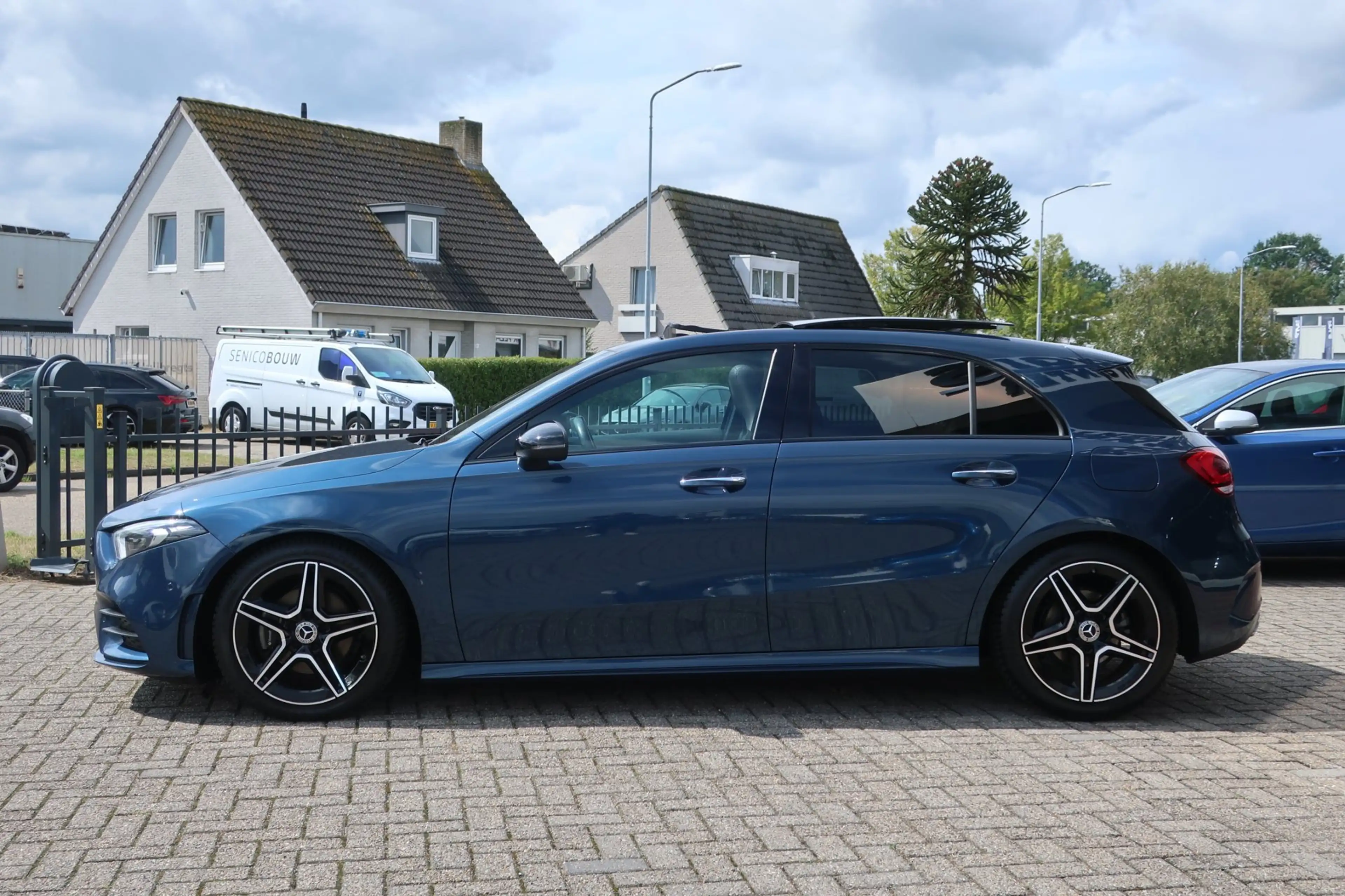 Mercedes-Benz A 180 Business Solution AMG BURMEIS_CAM_STL-MEMORIE_SFEE — photo 4