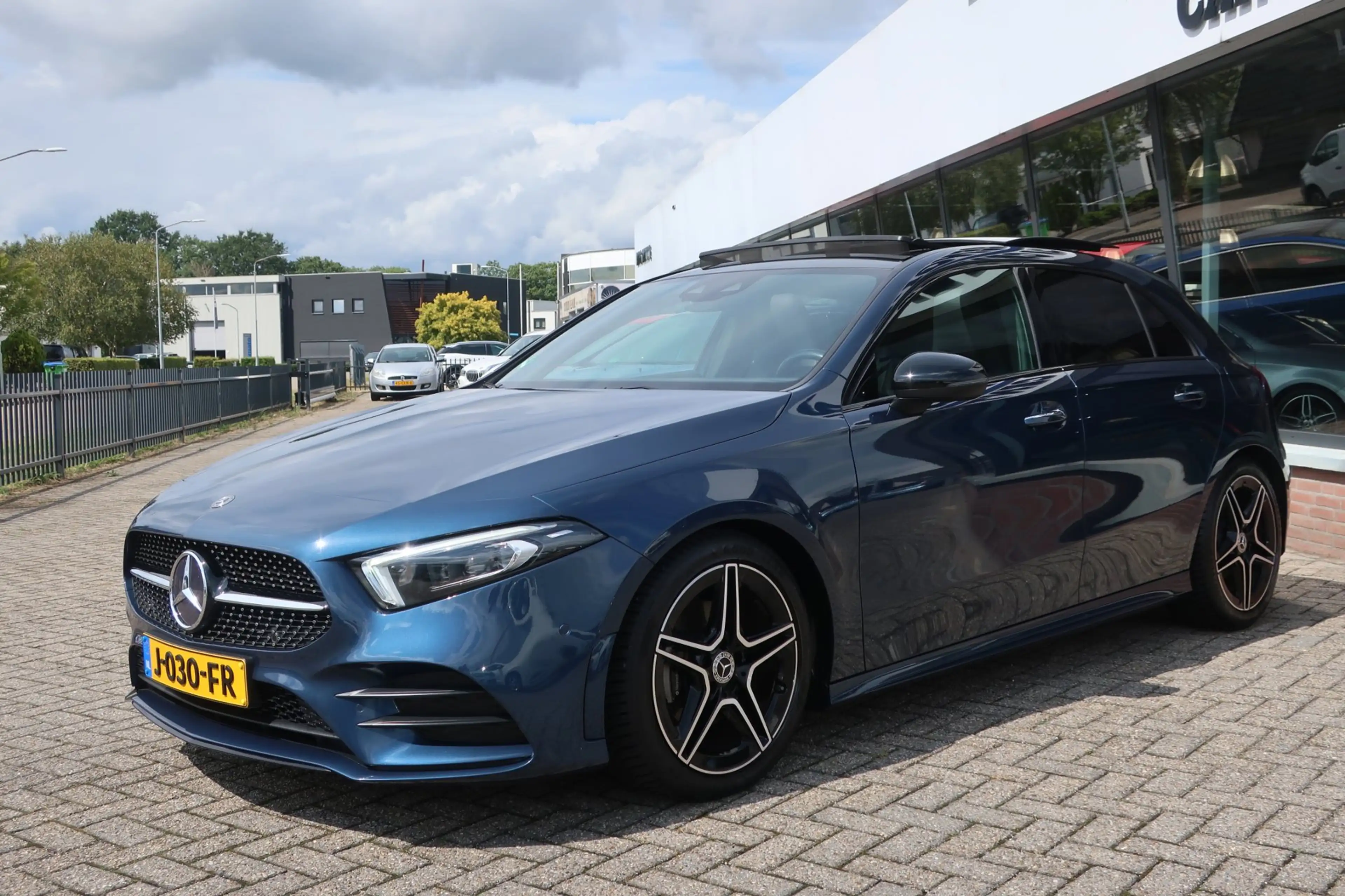 Mercedes-Benz A 180 Business Solution AMG BURMEIS_CAM_STL-MEMORIE_SFEE — photo 3
