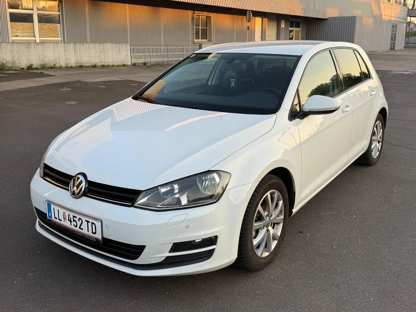 Volkswagen Golf VW Golf 7 1.6 TDI BMT Comfortline Limousine Weiß - 1