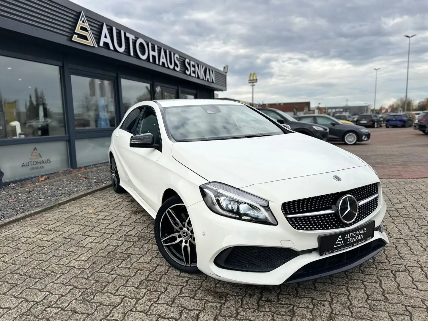 Mercedes-Benz A 220 4Matic AMG-LINE*HARMAN-KARDON*NAVI*ACC* Blanc - 1