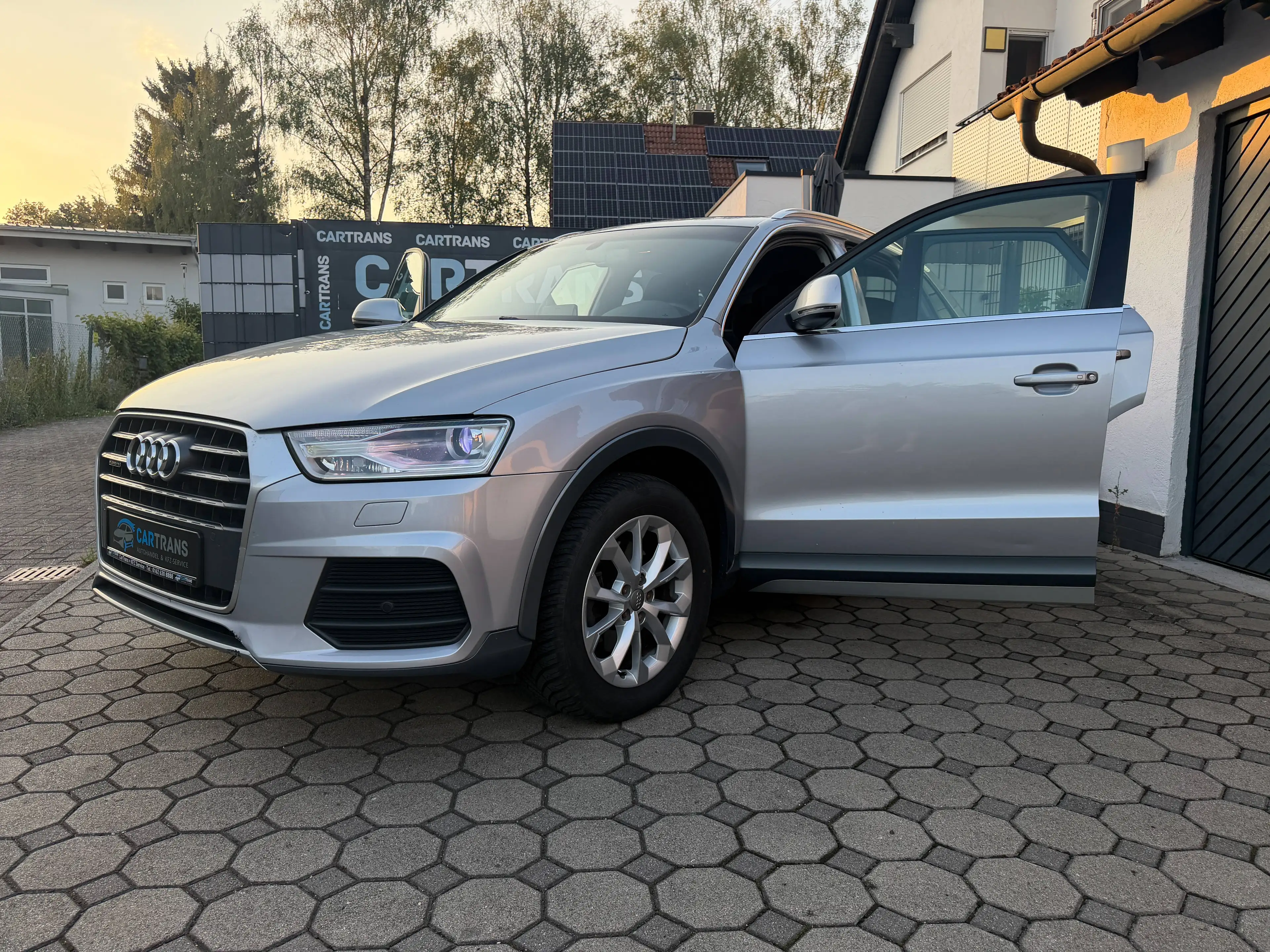 Audi Q3 Design Quattro + LED + AHK + NAVI + 0% FINANZIERUNG — photo 2