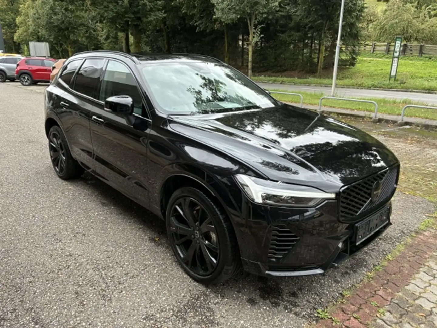 Volvo XC60 T6 AWD 18,8 kWh Black Edition Plus Geartronic Schwarz - 1