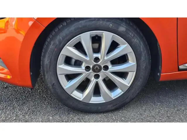 Renault Clio view 22