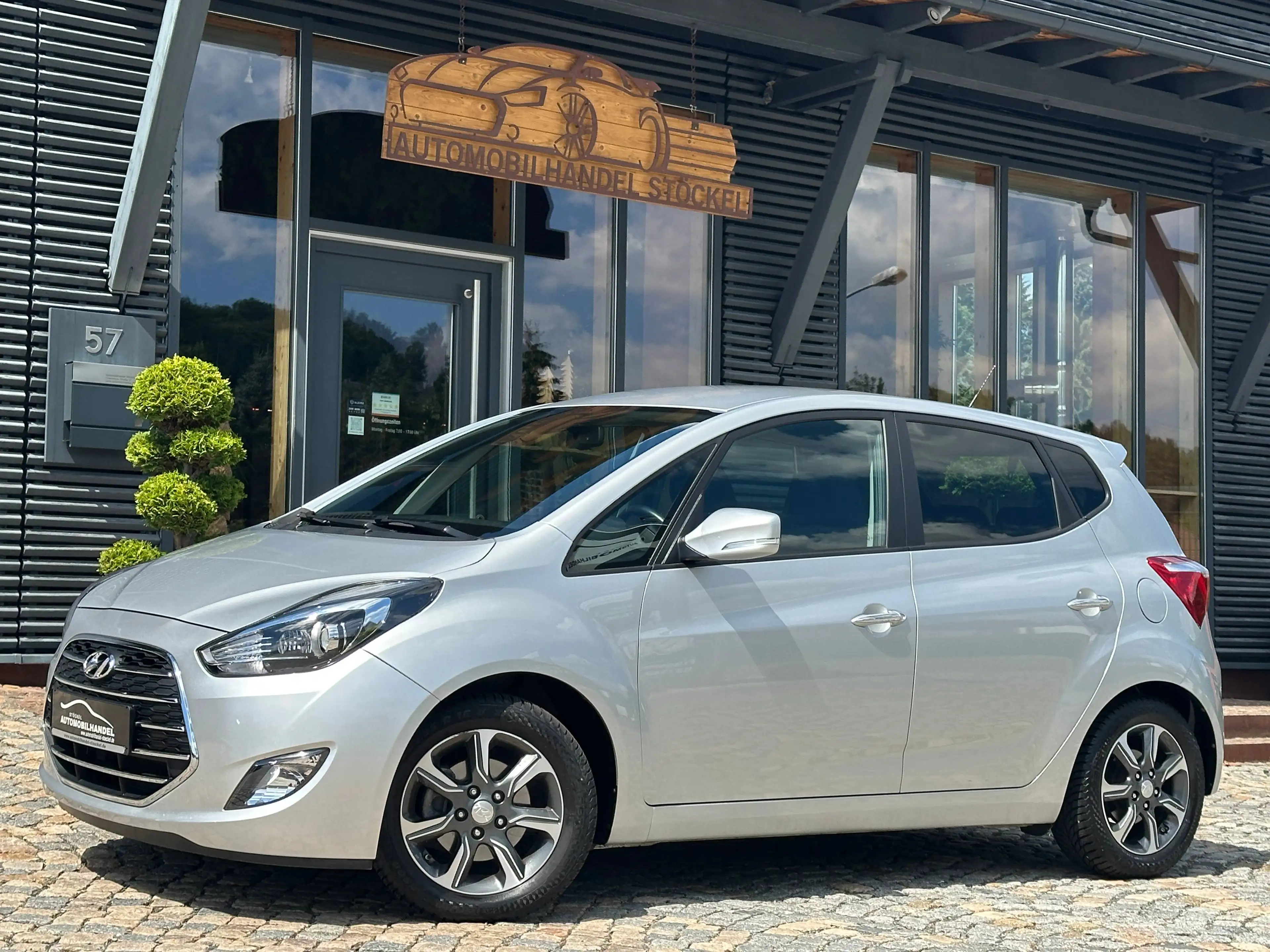 Hyundai iX20 1.6 AUTOMATIK +SITZHEIZUNG+LENKRADHEIZUNG+ALLWETTERBEREIFUNG+EINPARKHILFE+KLIMAAUTOMATIK+