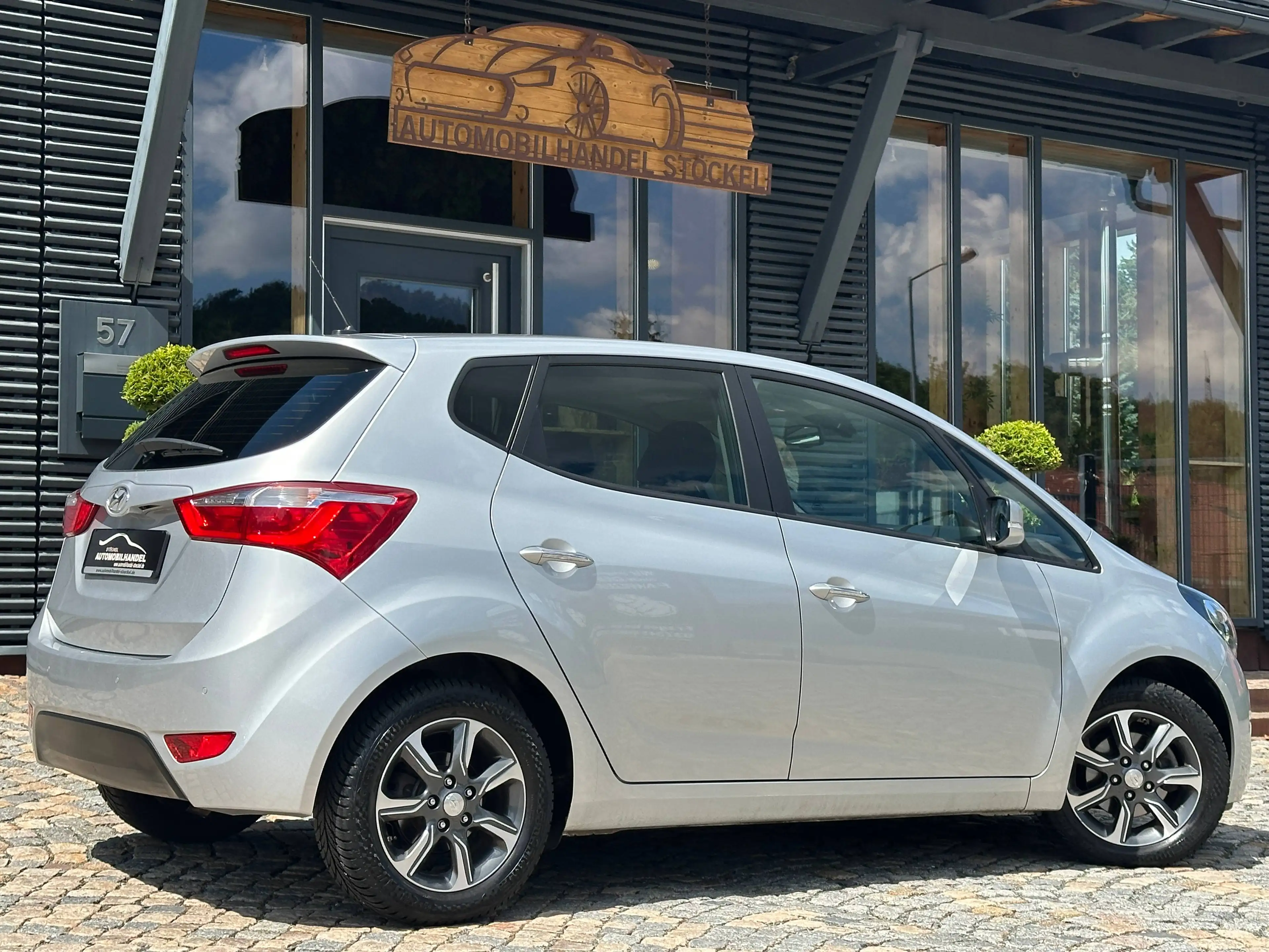 Hyundai iX20 1.6 AUTOMATIK +SITZHEIZUNG+LENKRADHEIZUNG+ALLWETTERBEREIFUNG+EINPARKHILFE+KLIMAAUTOMATIK+ — photo 3
