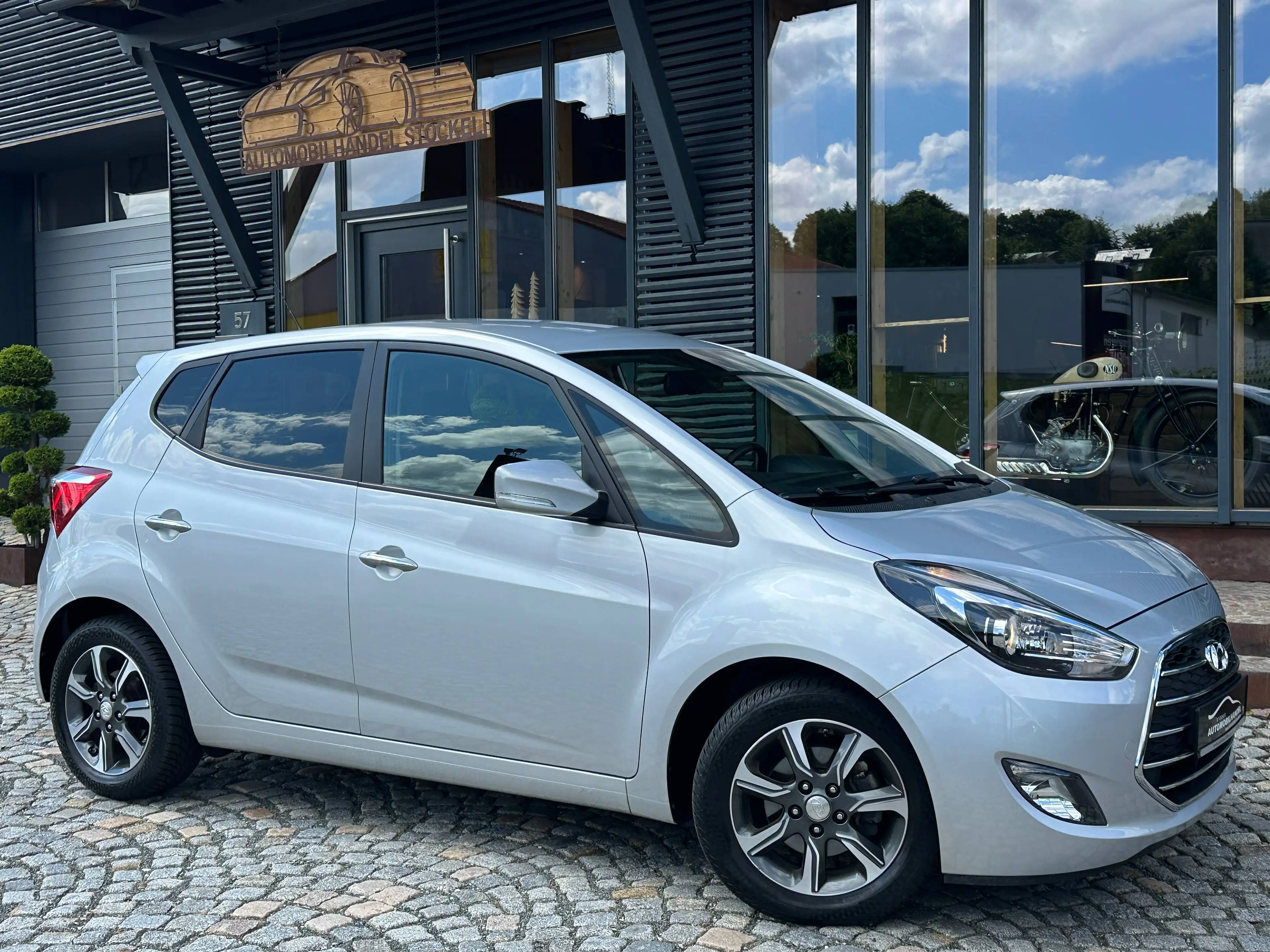 Hyundai iX20 1.6 AUTOMATIK +SITZHEIZUNG+LENKRADHEIZUNG+ALLWETTERBEREIFUNG+EINPARKHILFE+KLIMAAUTOMATIK+ — photo 5